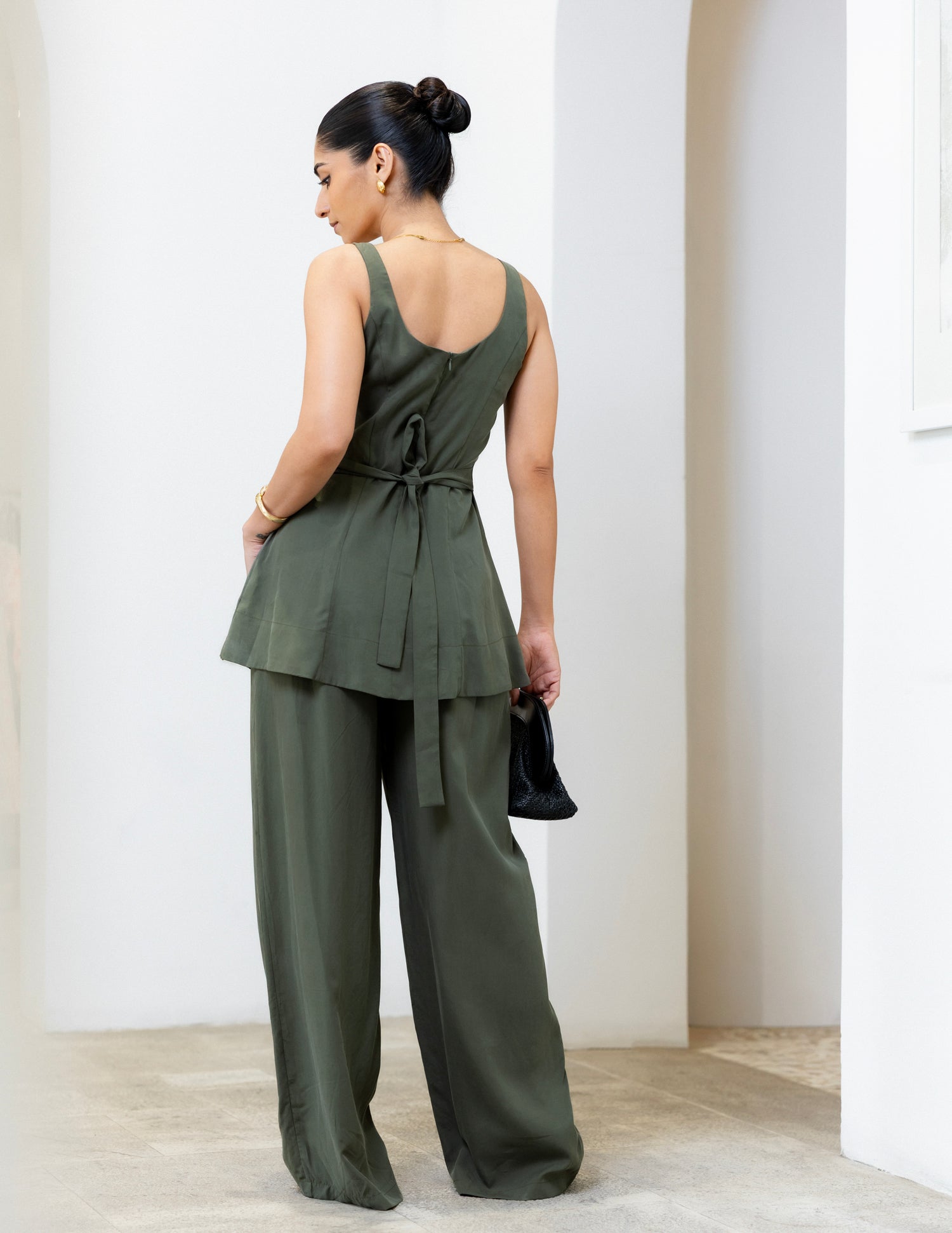 Round Neck Sleeveless Top