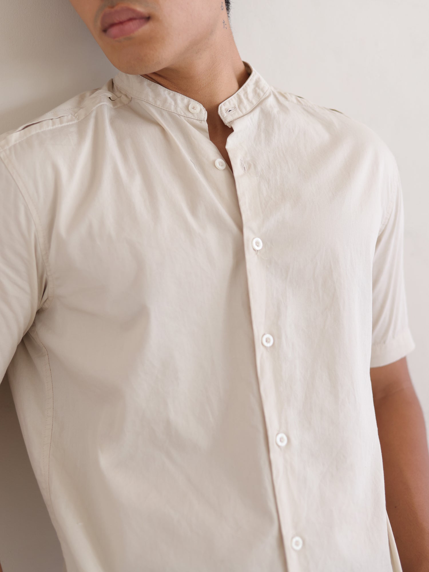 Slim fit S/S chinese collar shirt