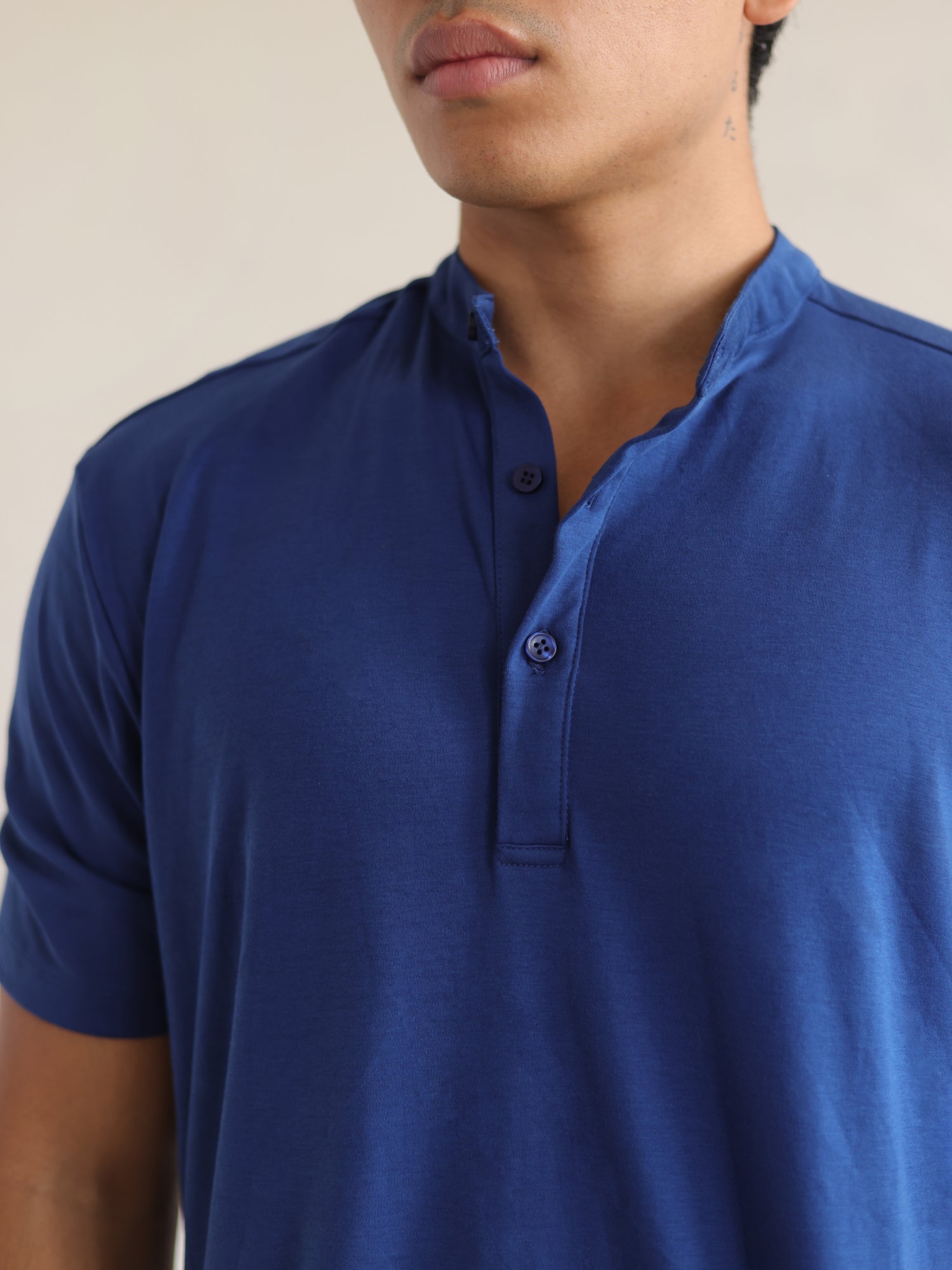 Slim fit S/S chinese collar shirt