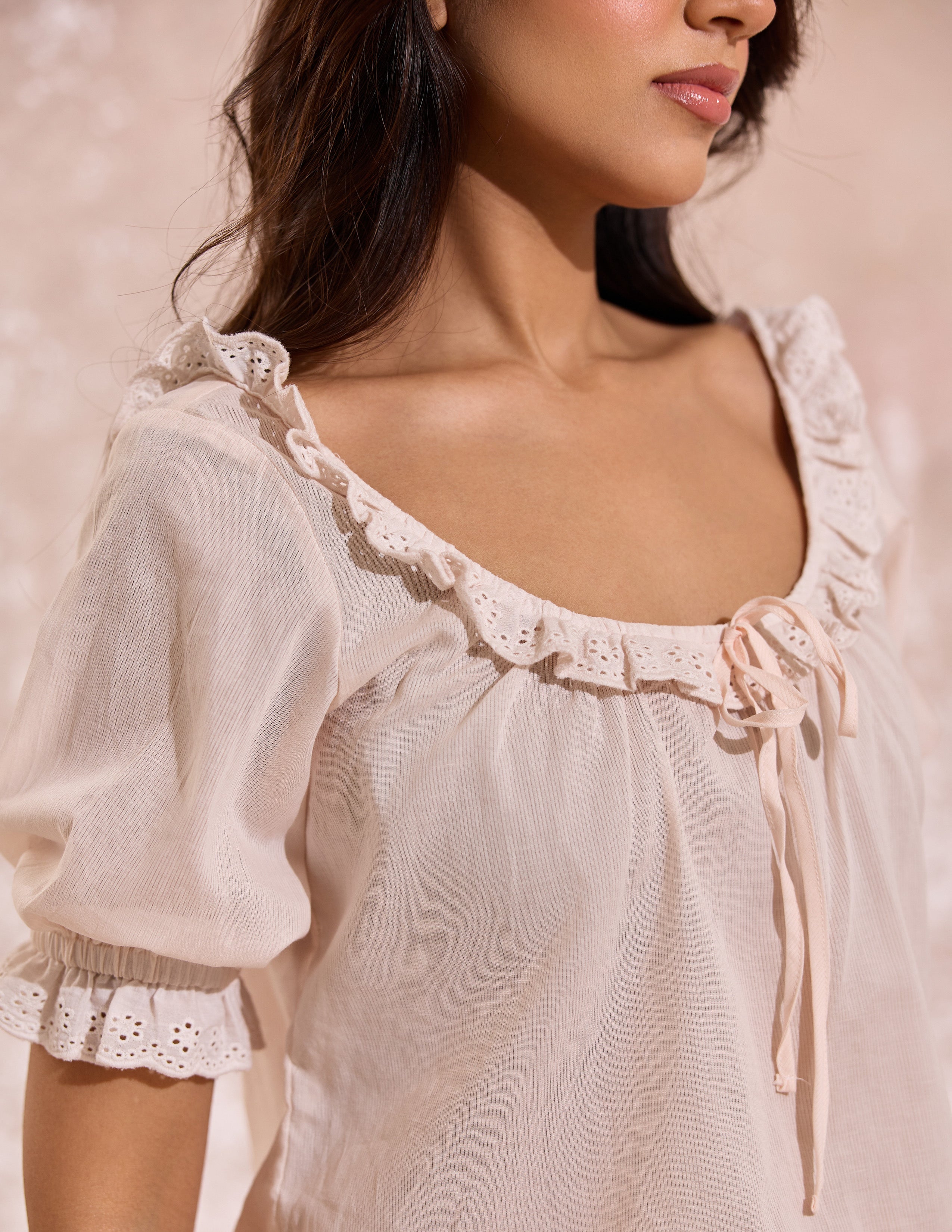 Lace Detailed Puff Sleeved Top