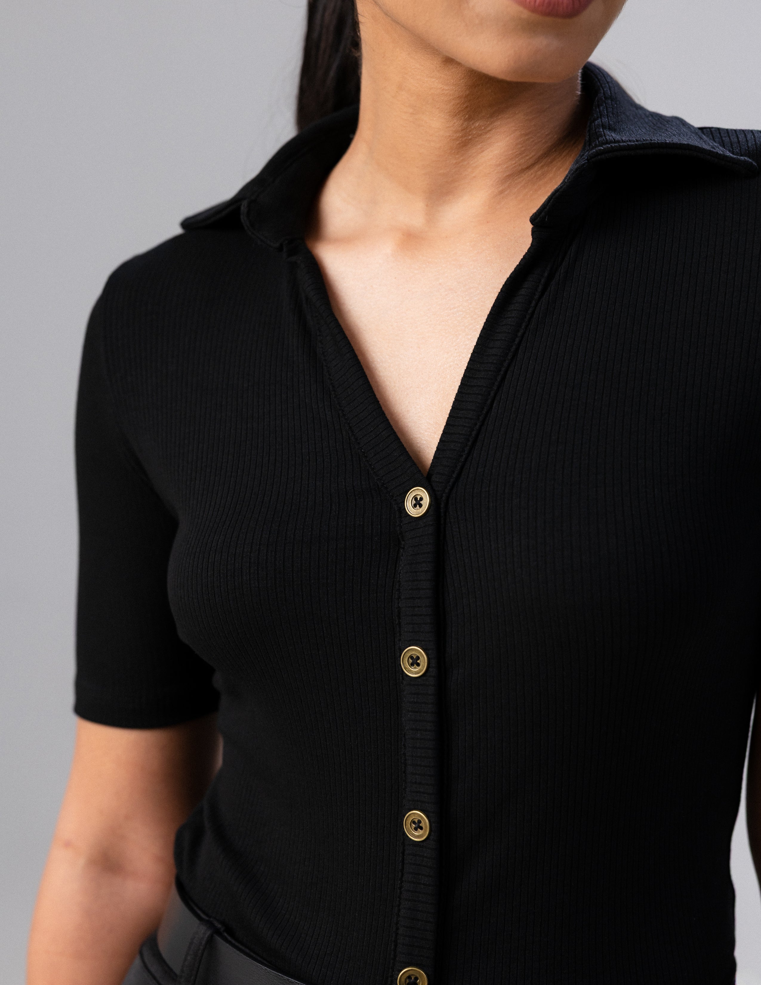 Short Sleeved Collar Detailed Top