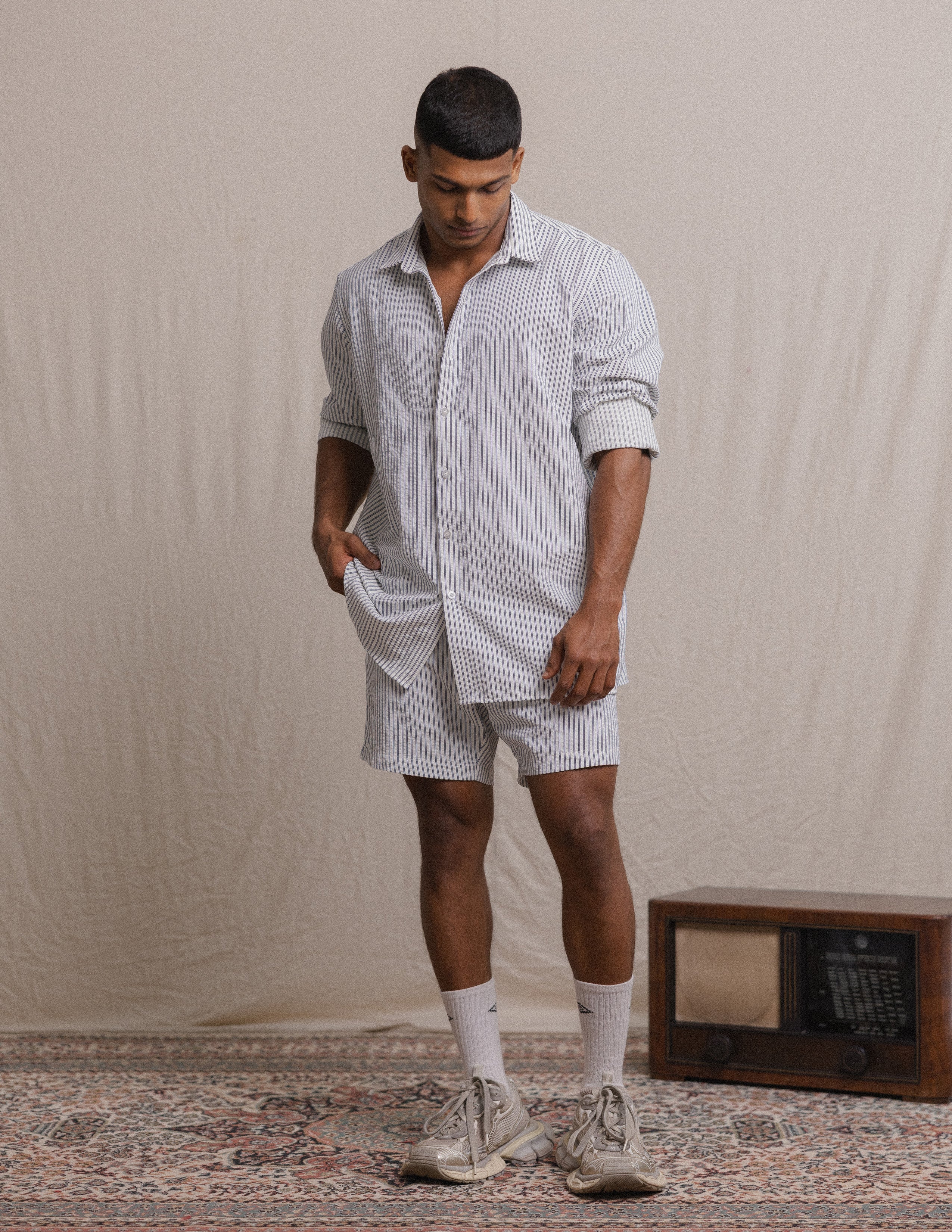 Center back pleat loop detail shirt