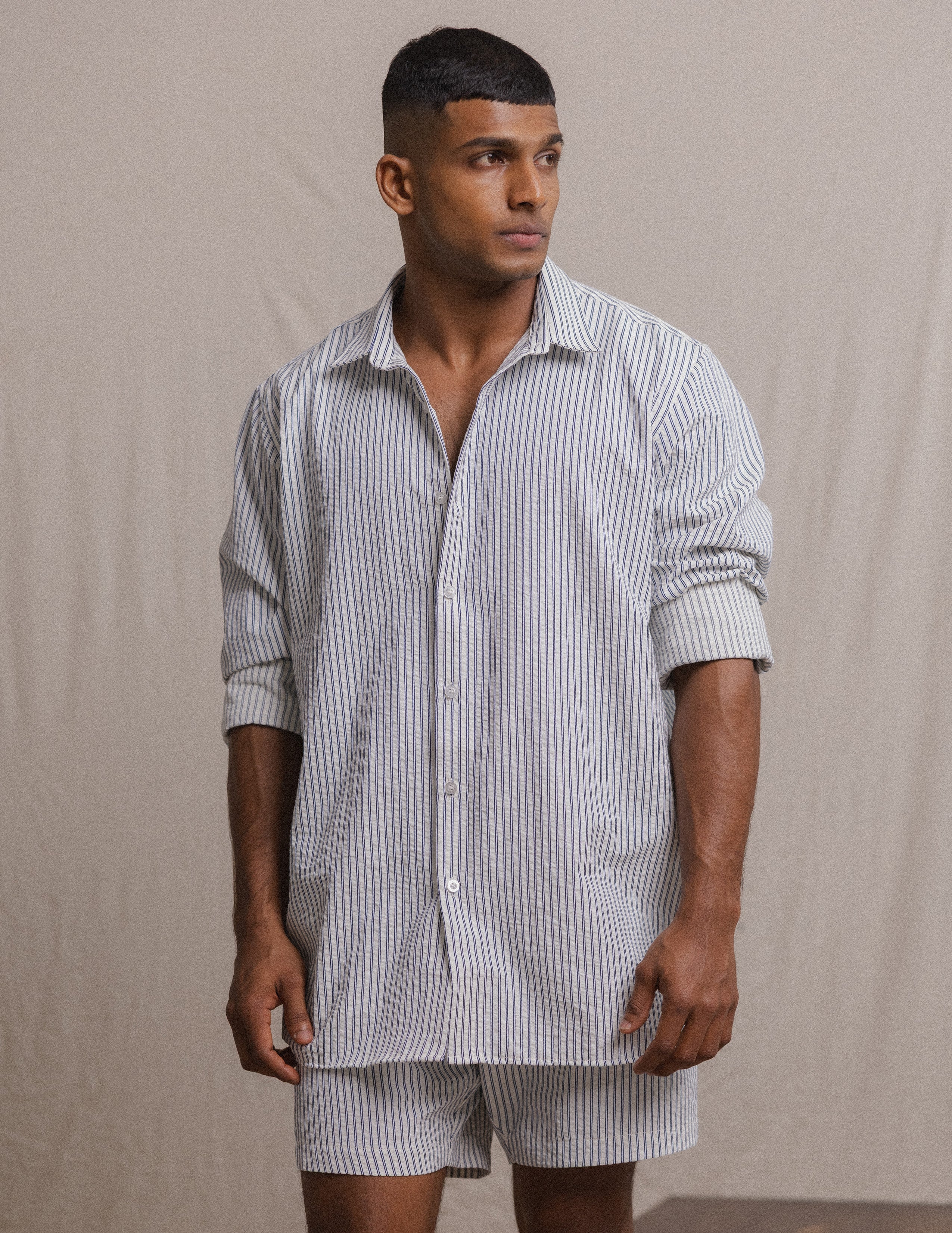 Center back pleat loop detail shirt