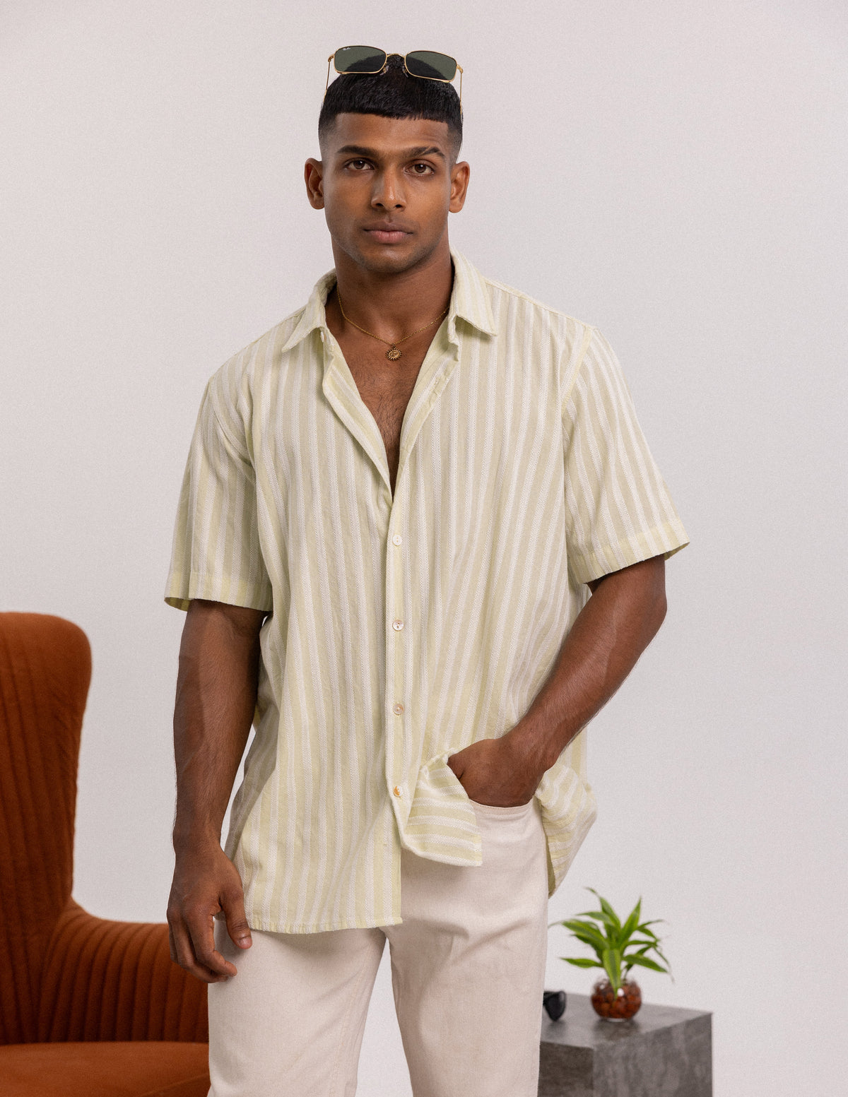 Center back loop detail short sleeve shirt