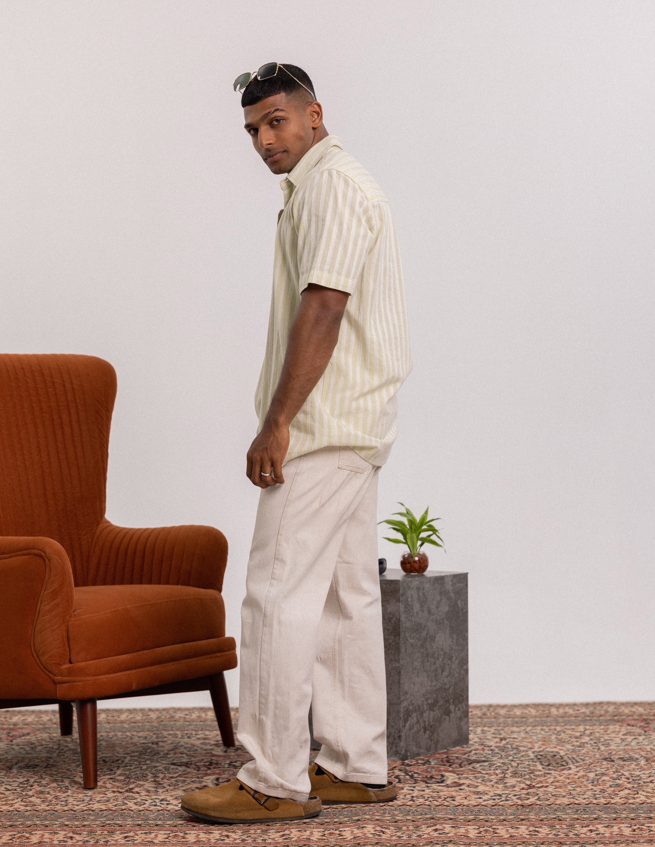 Center back loop detail short sleeve shirt