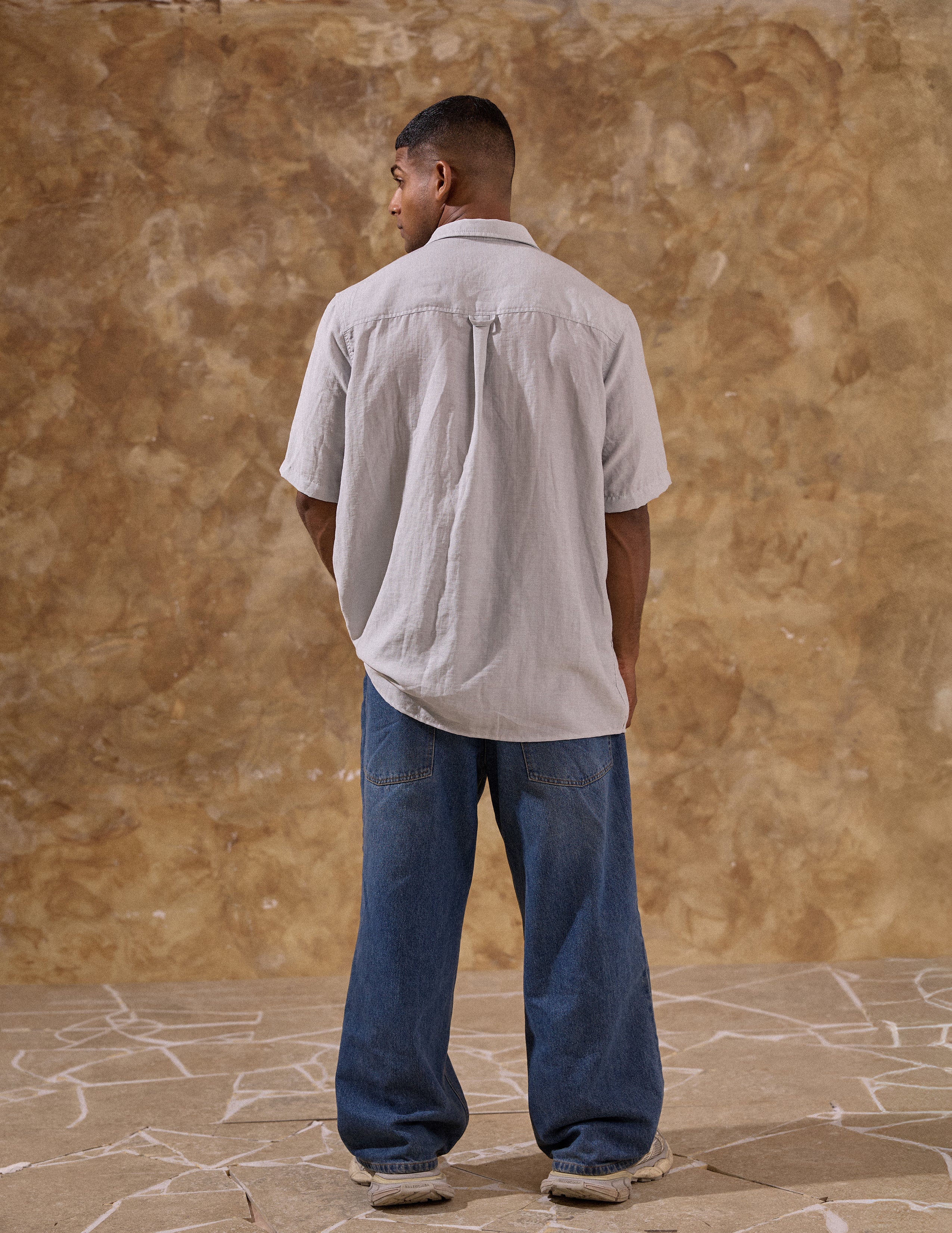 Center back loop detail shirt