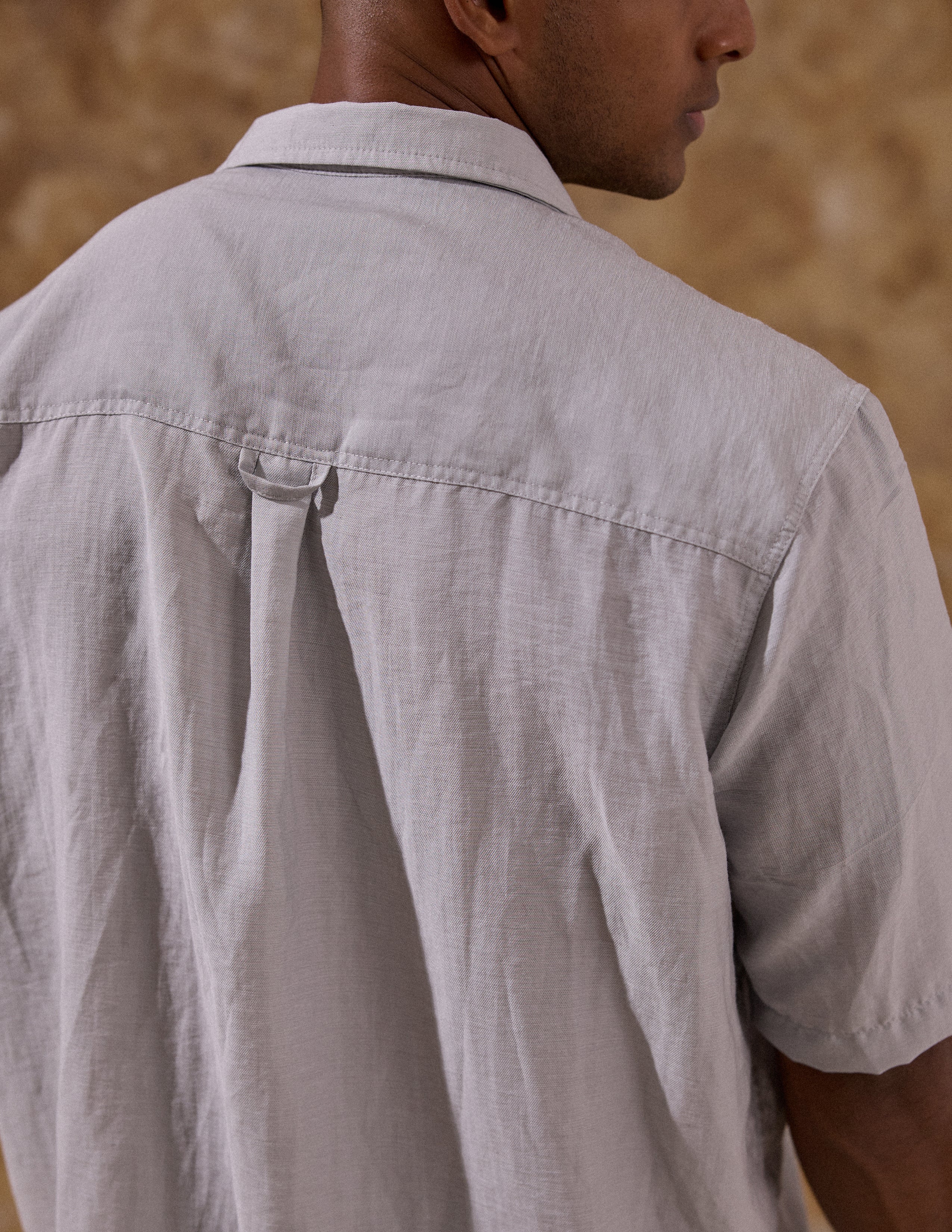 Center back loop detail shirt