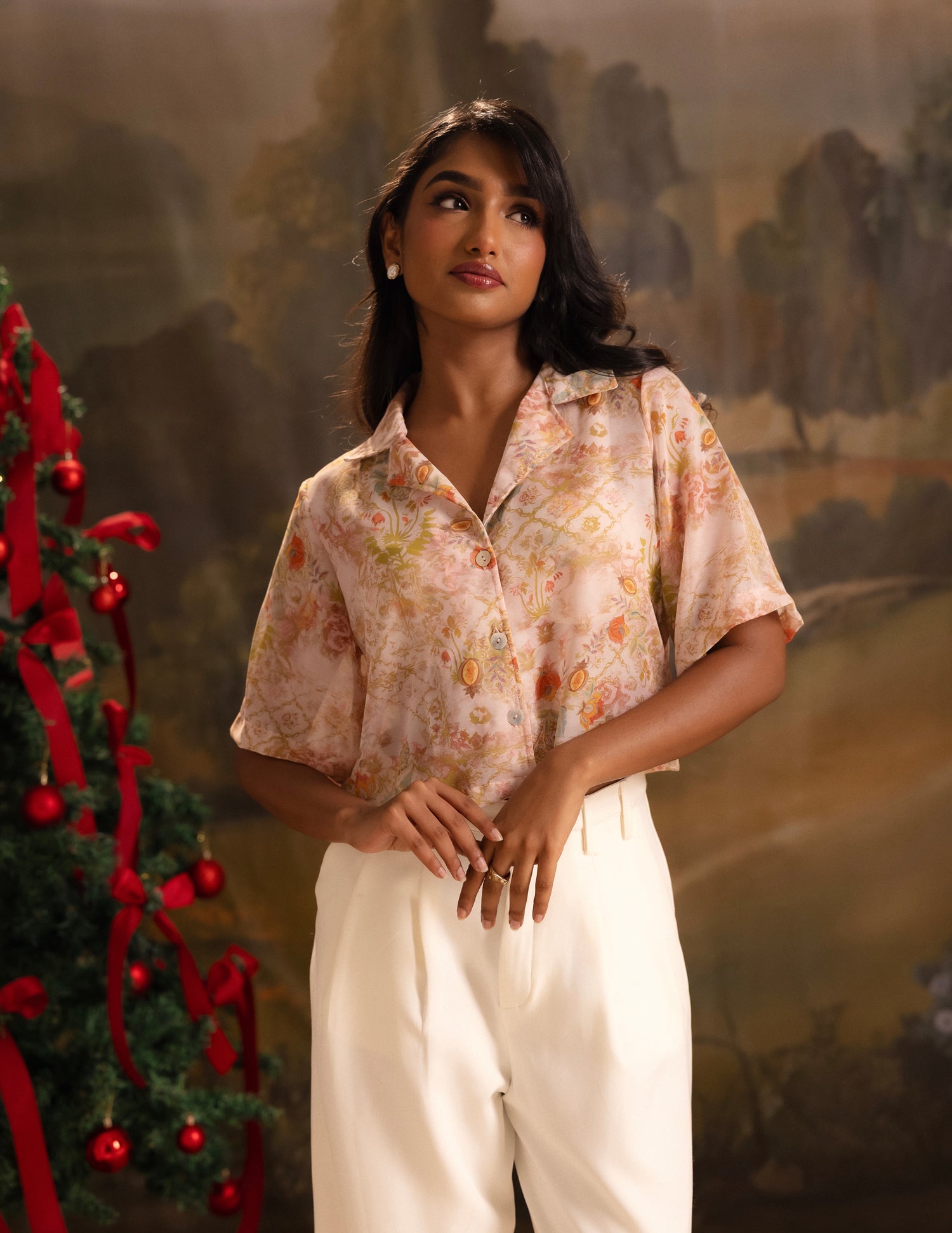 Collar Detailed Short Sleeved Cropped Top