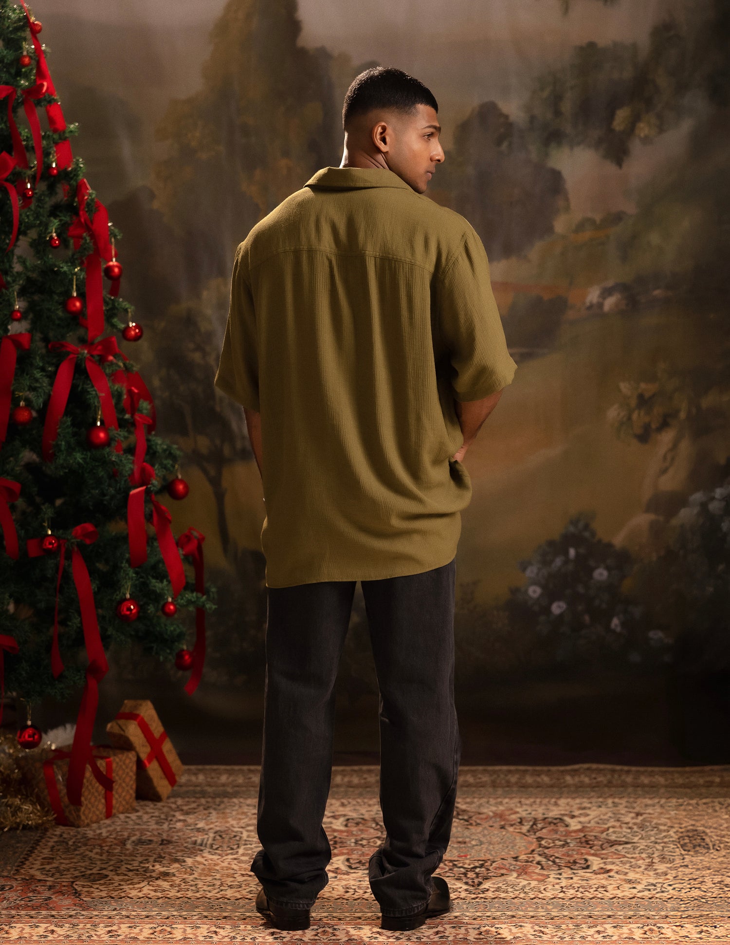 Regular collar short sleeve shirt