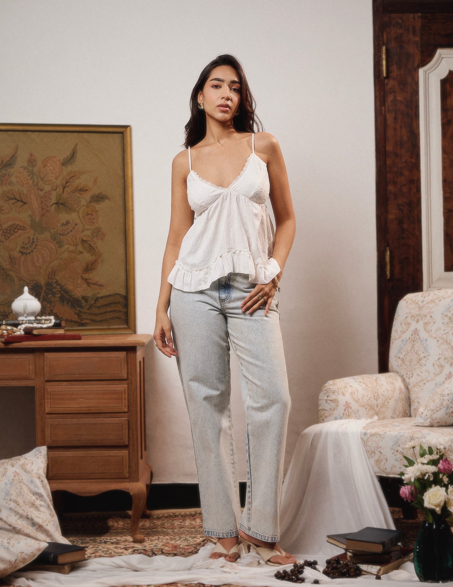 Asymetrical Hem Frill Detailed Sleevess Top