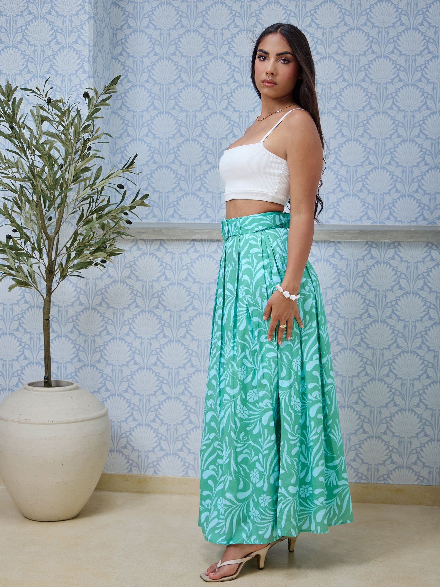 Buckle Detailed Pleated Printed Maxi Skirt