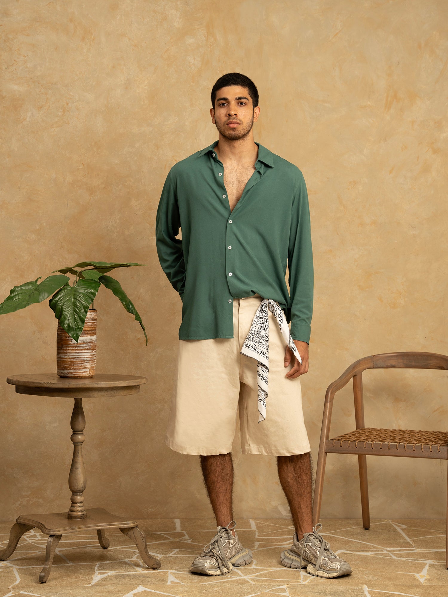 Basic regular collar shirt