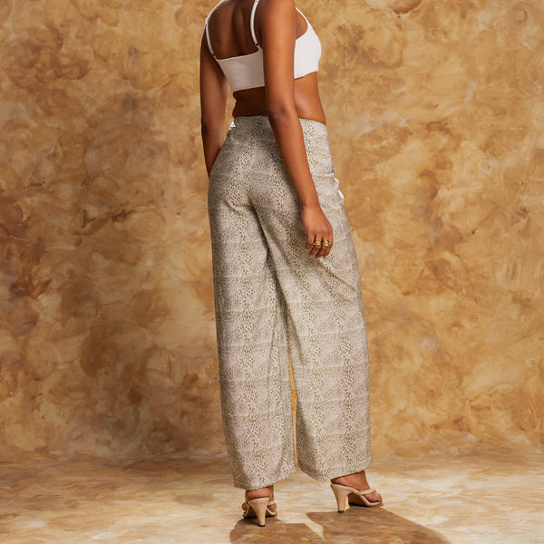 Front Ruched Straight Leg Pant