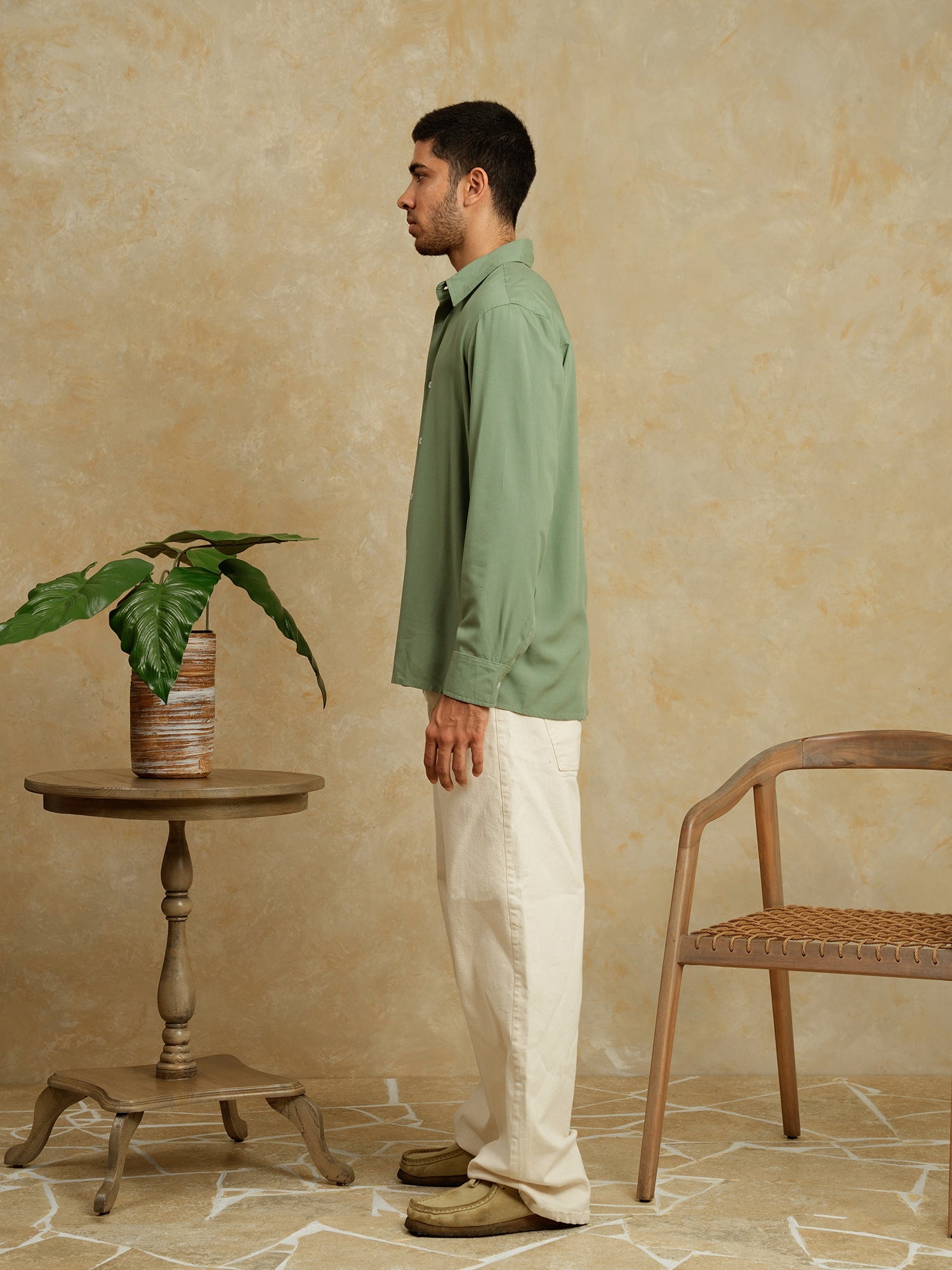 Basic regular collar shirt