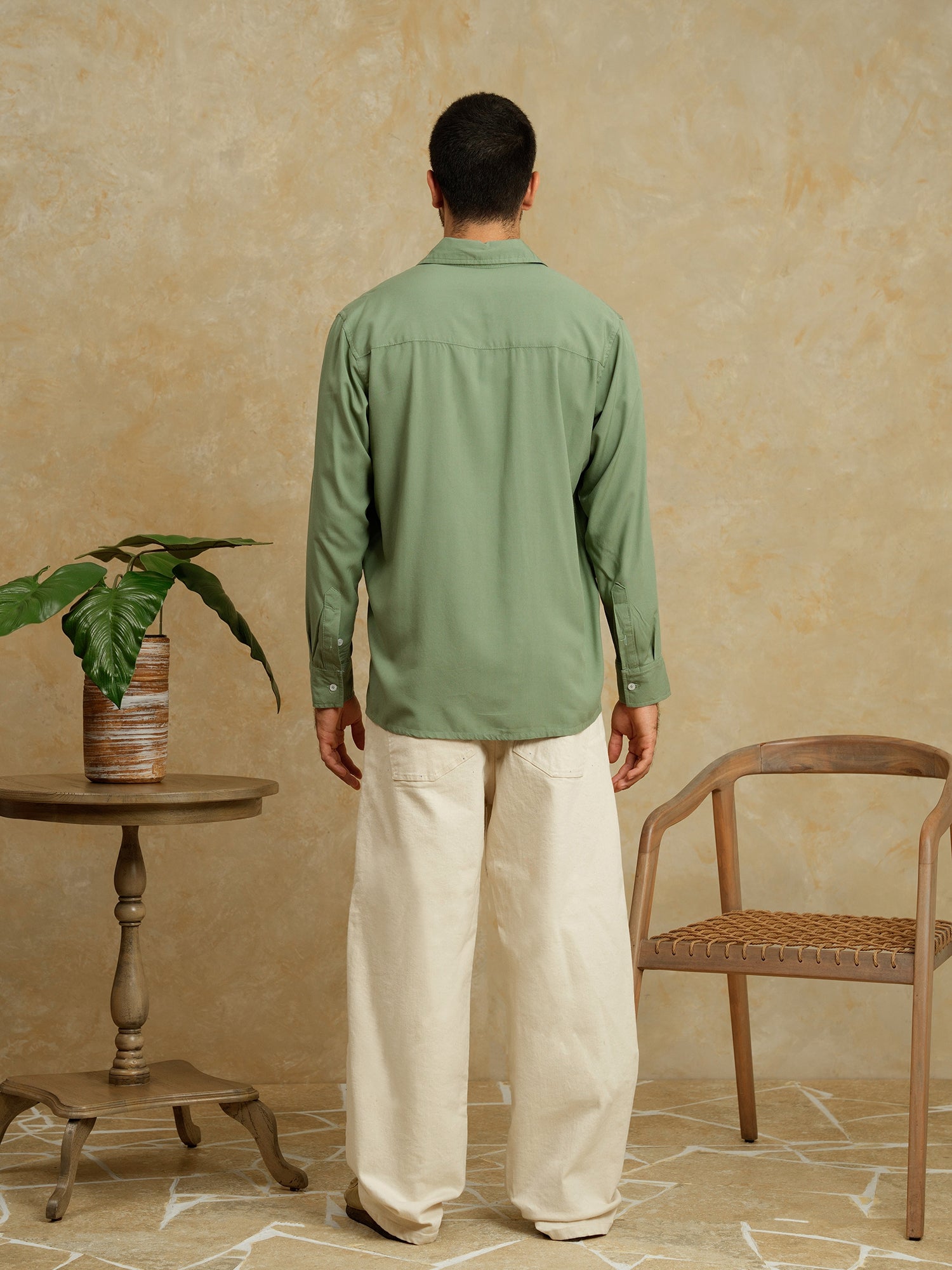 Basic regular collar shirt