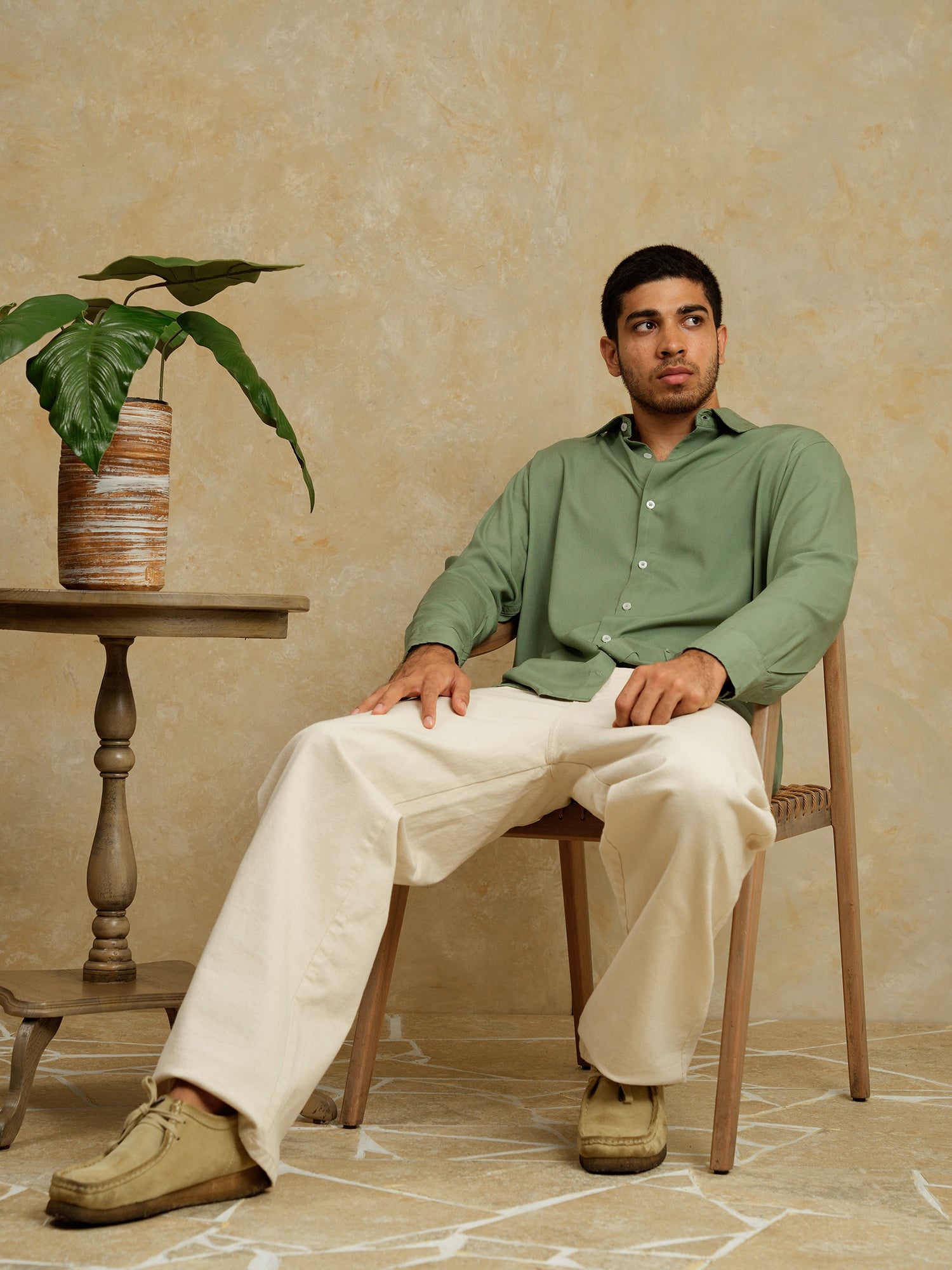 Basic regular collar shirt