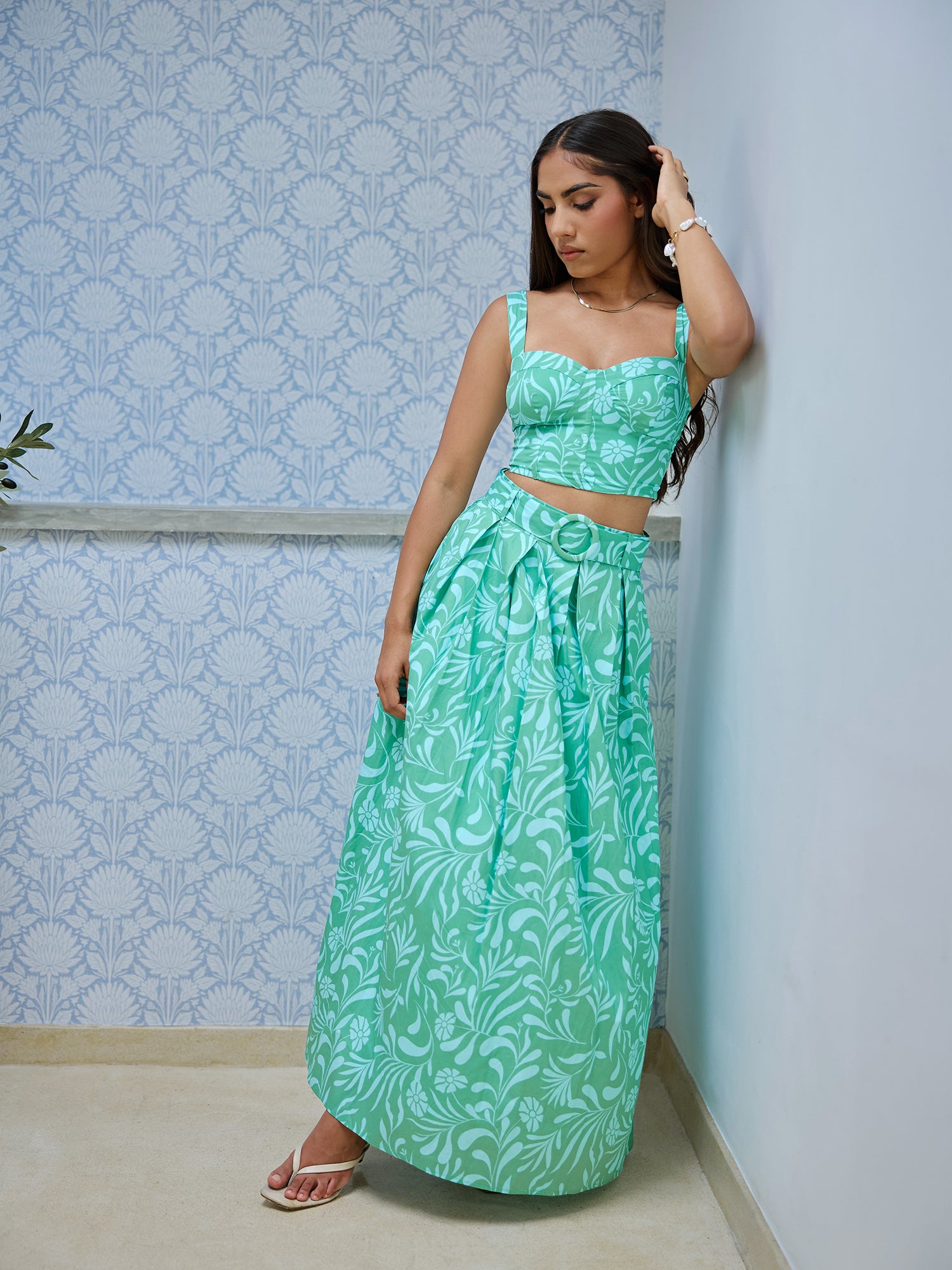 Buckle Detailed Pleated Printed Maxi Skirt