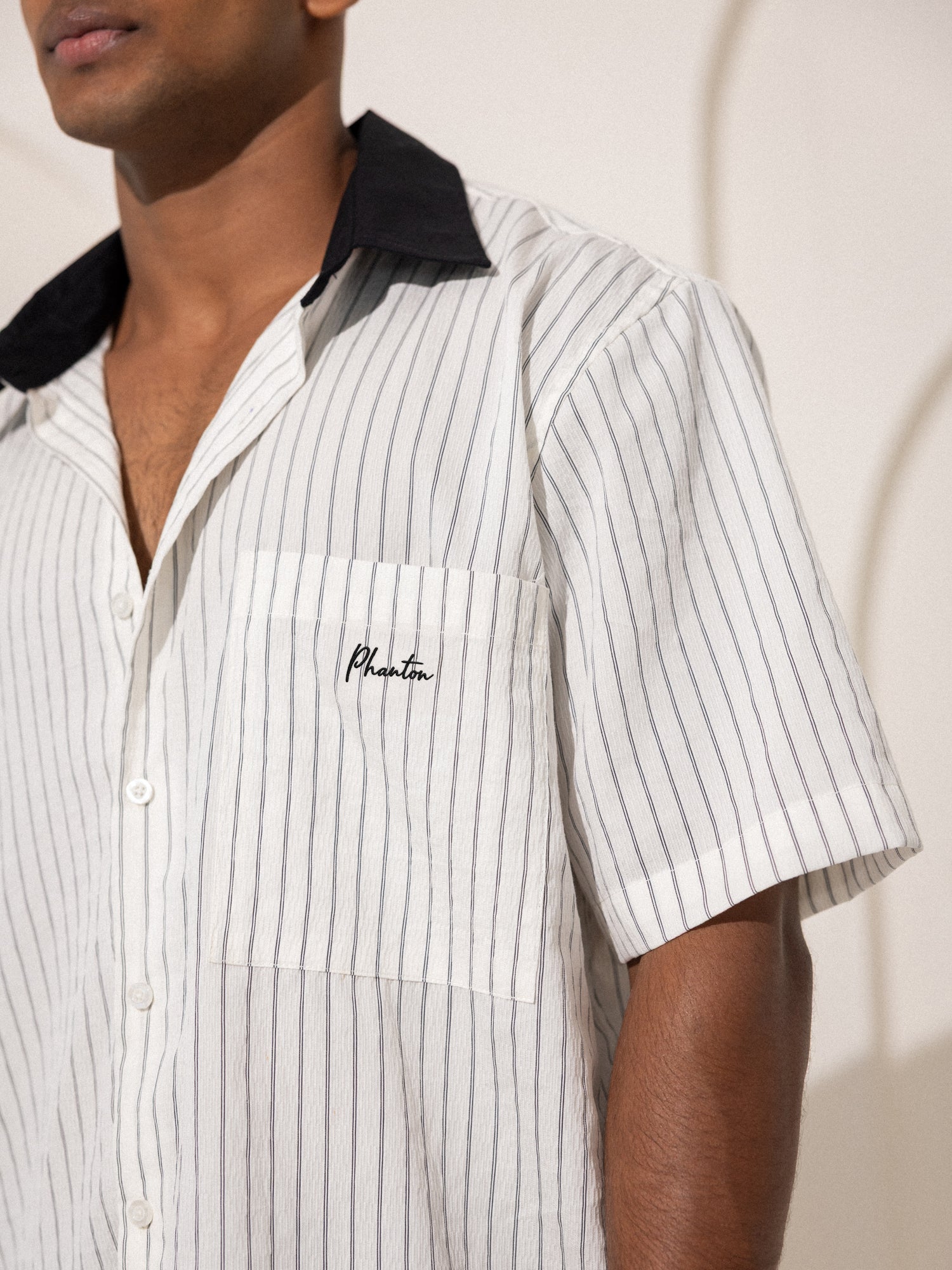 Contrast collar embroidery pocket shirt