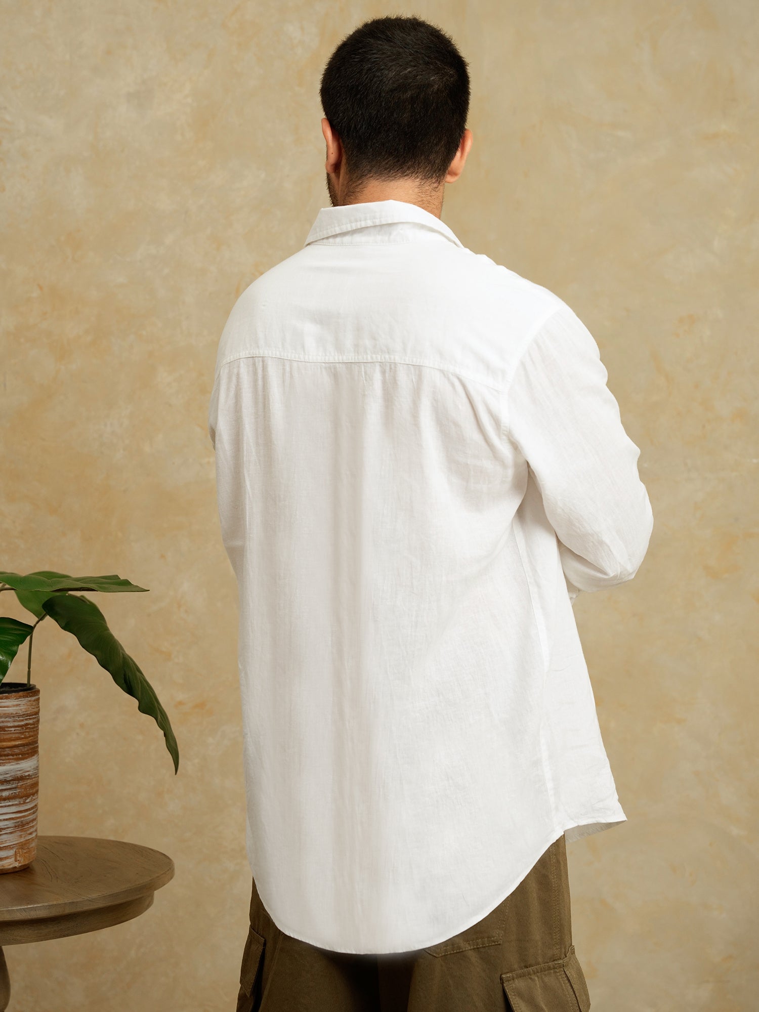 Raw edge pocket detail shirt