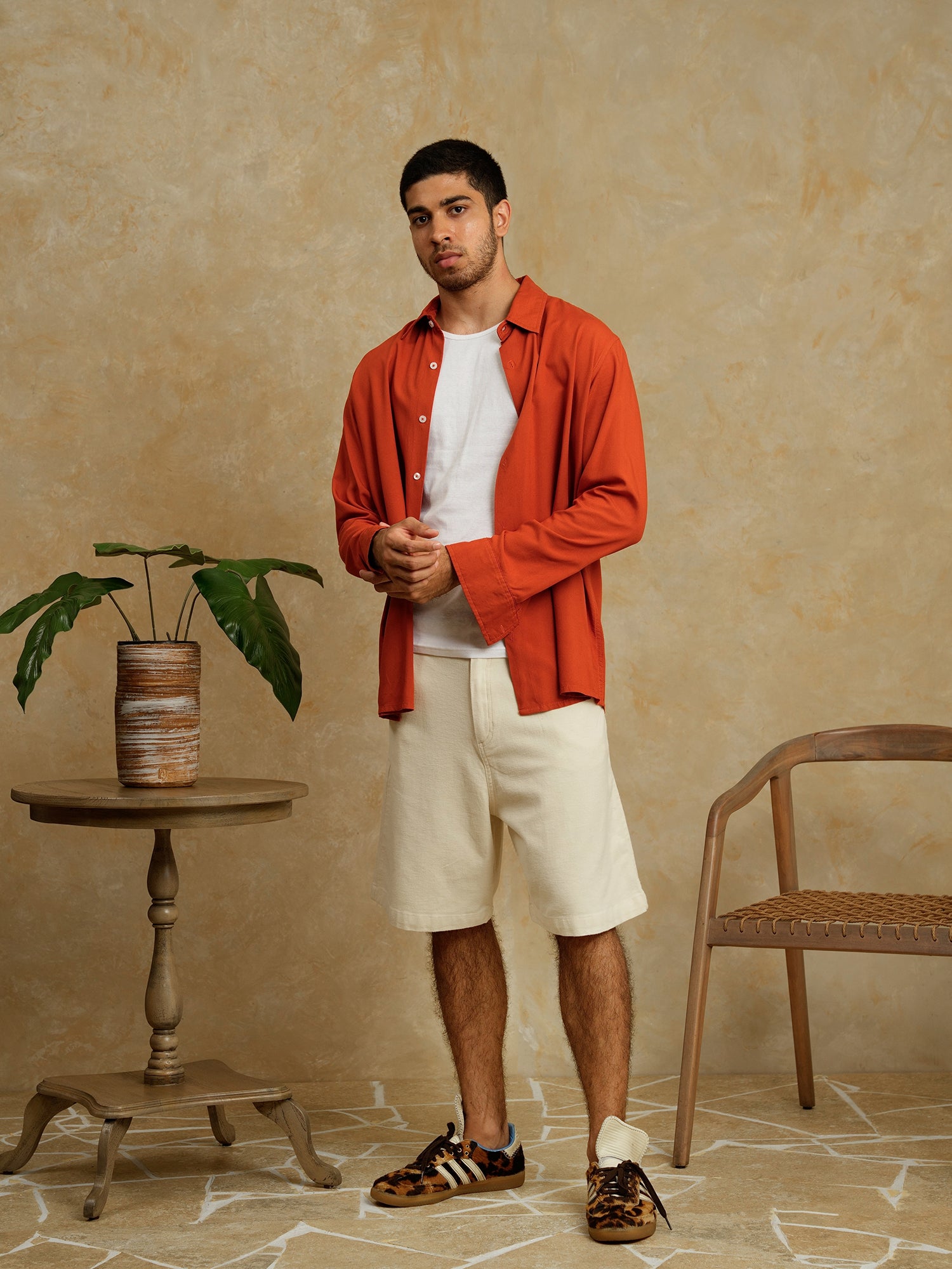 Basic regular collar shirt