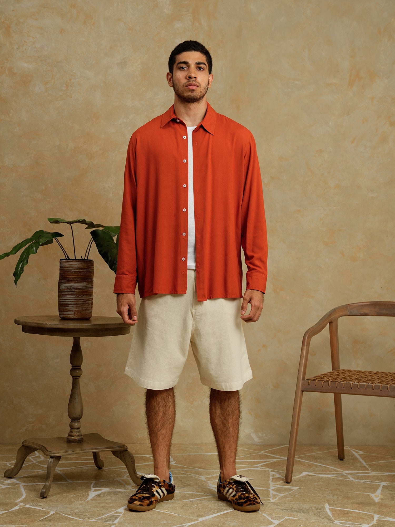 Basic regular collar shirt