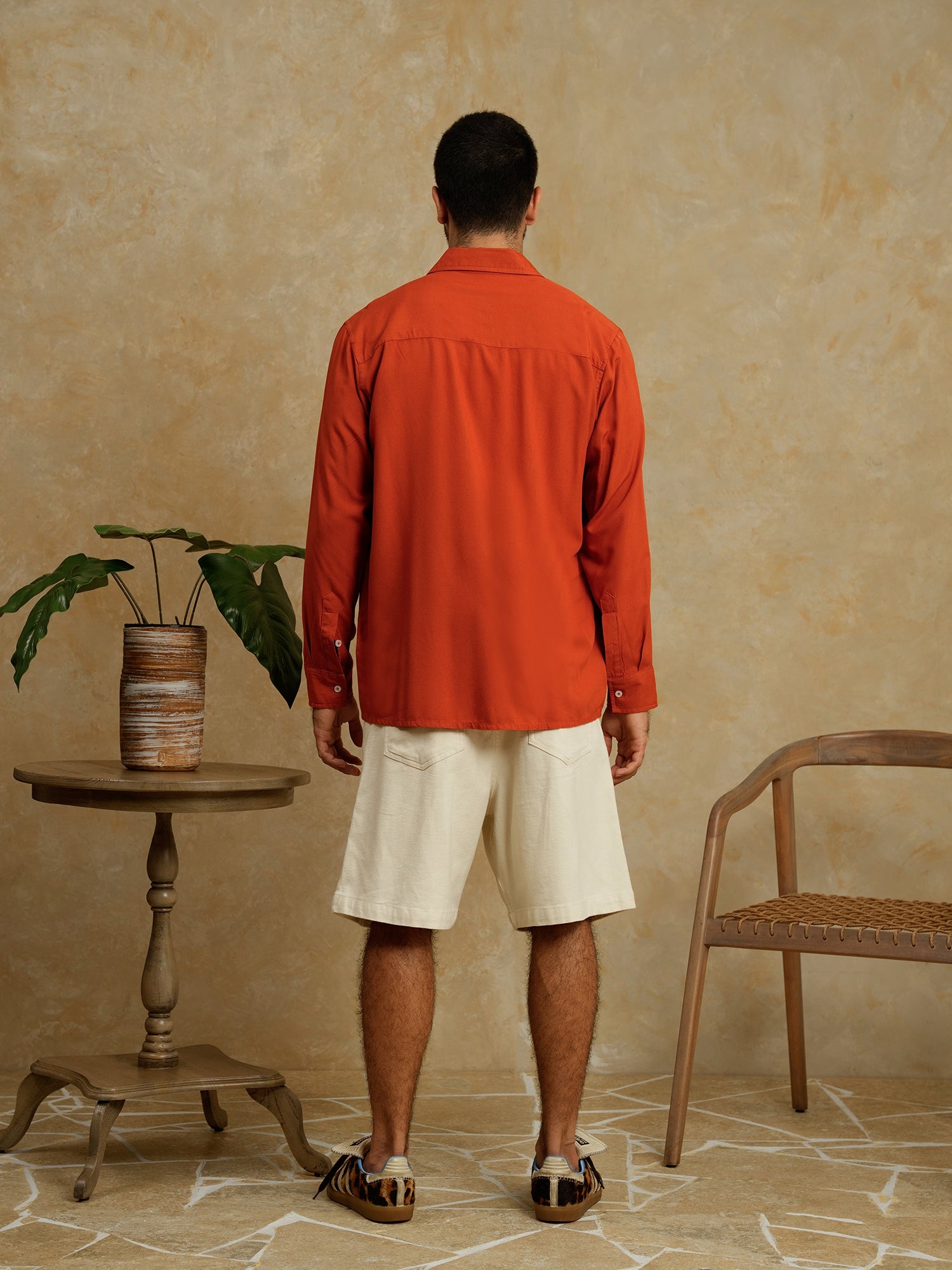 Basic regular collar shirt