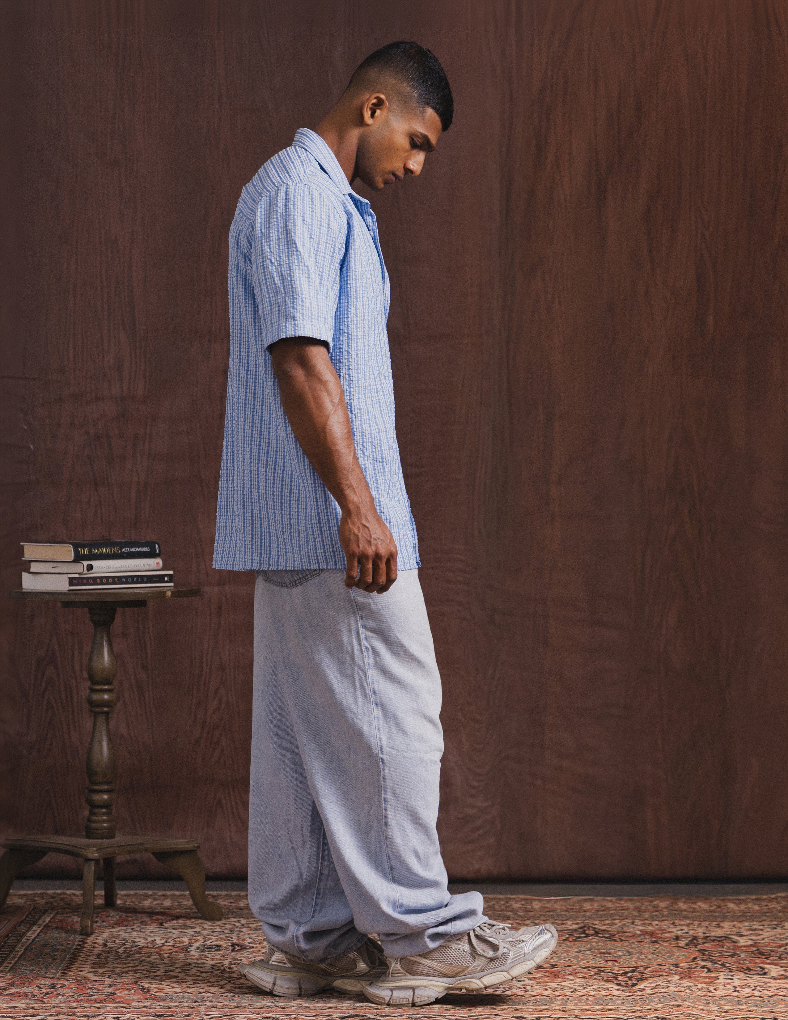Regular collar center back pleat detail shirt
