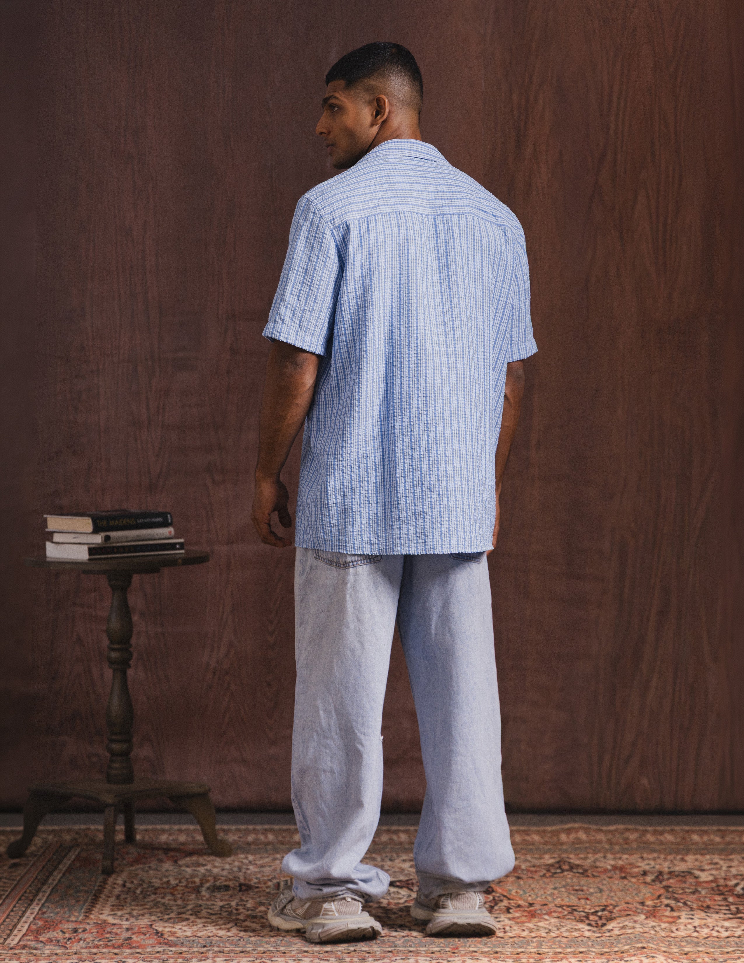 Regular collar center back pleat detail shirt