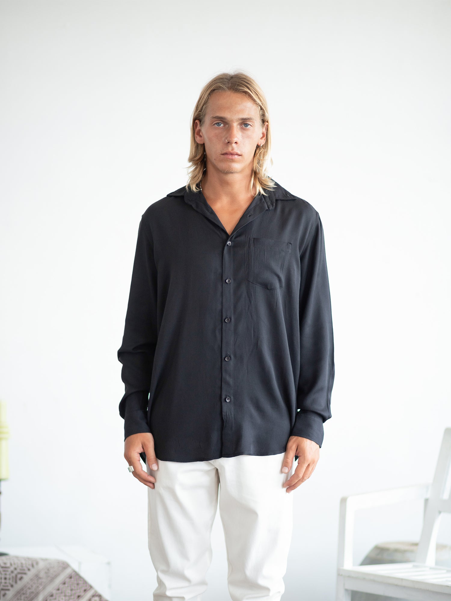 Long sleeved regular collar shirt