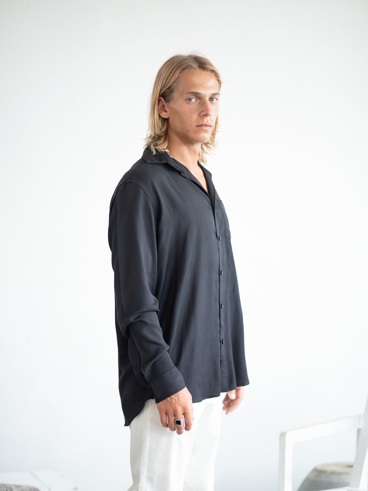 Long sleeved regular collar shirt
