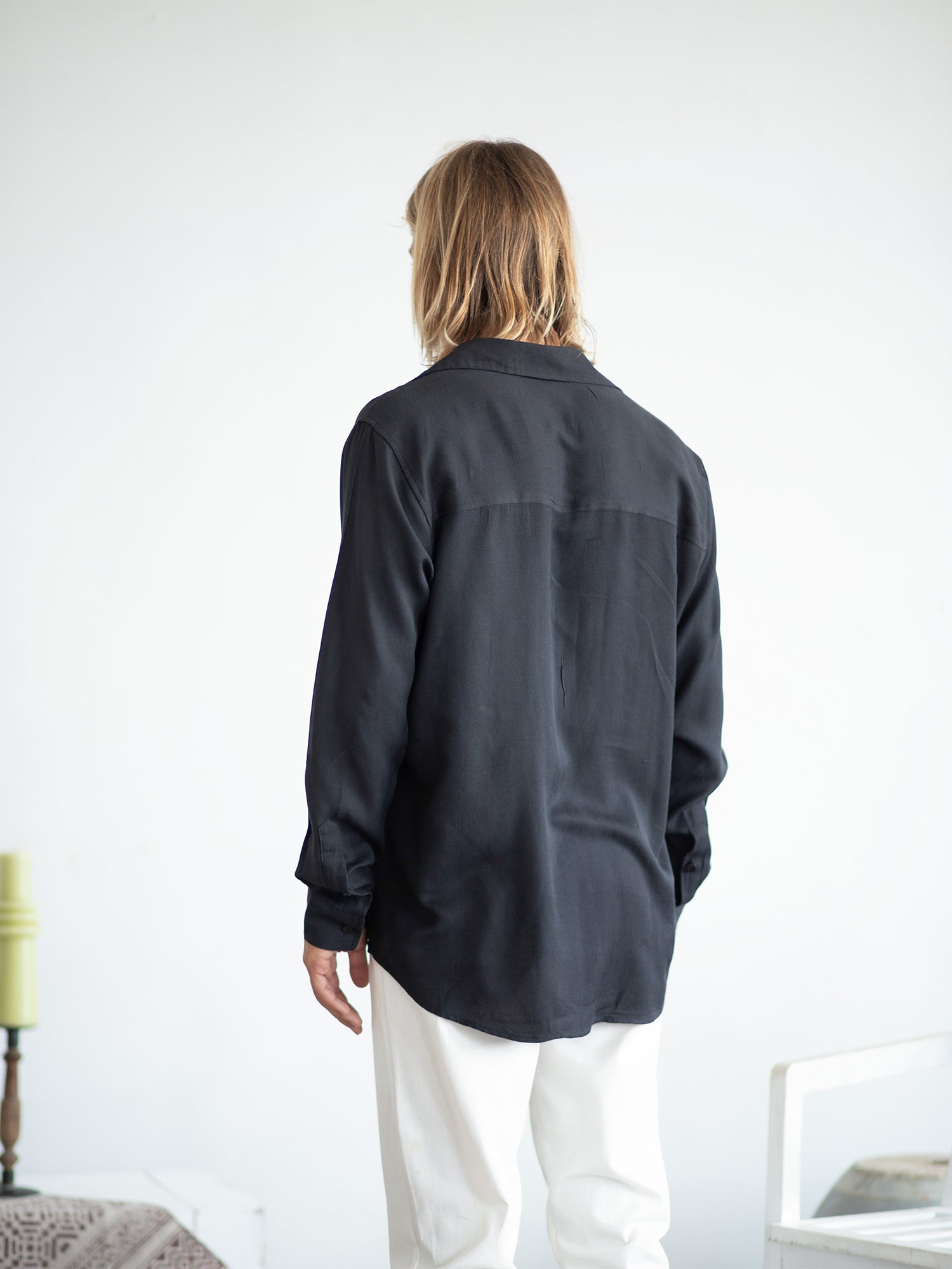 Long sleeved regular collar shirt