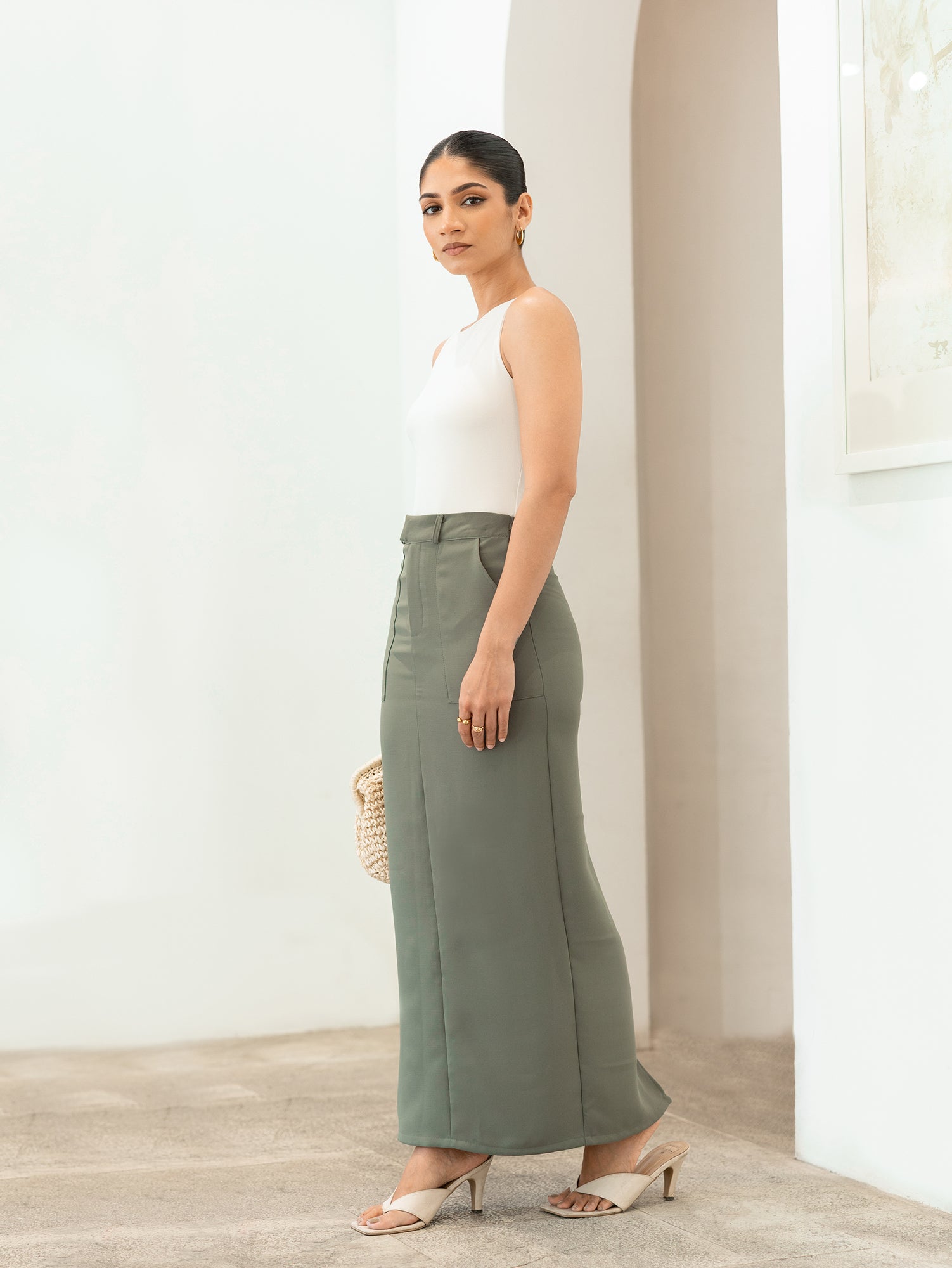 Back Elasticated Out Pocket Detailed Midi Skirt