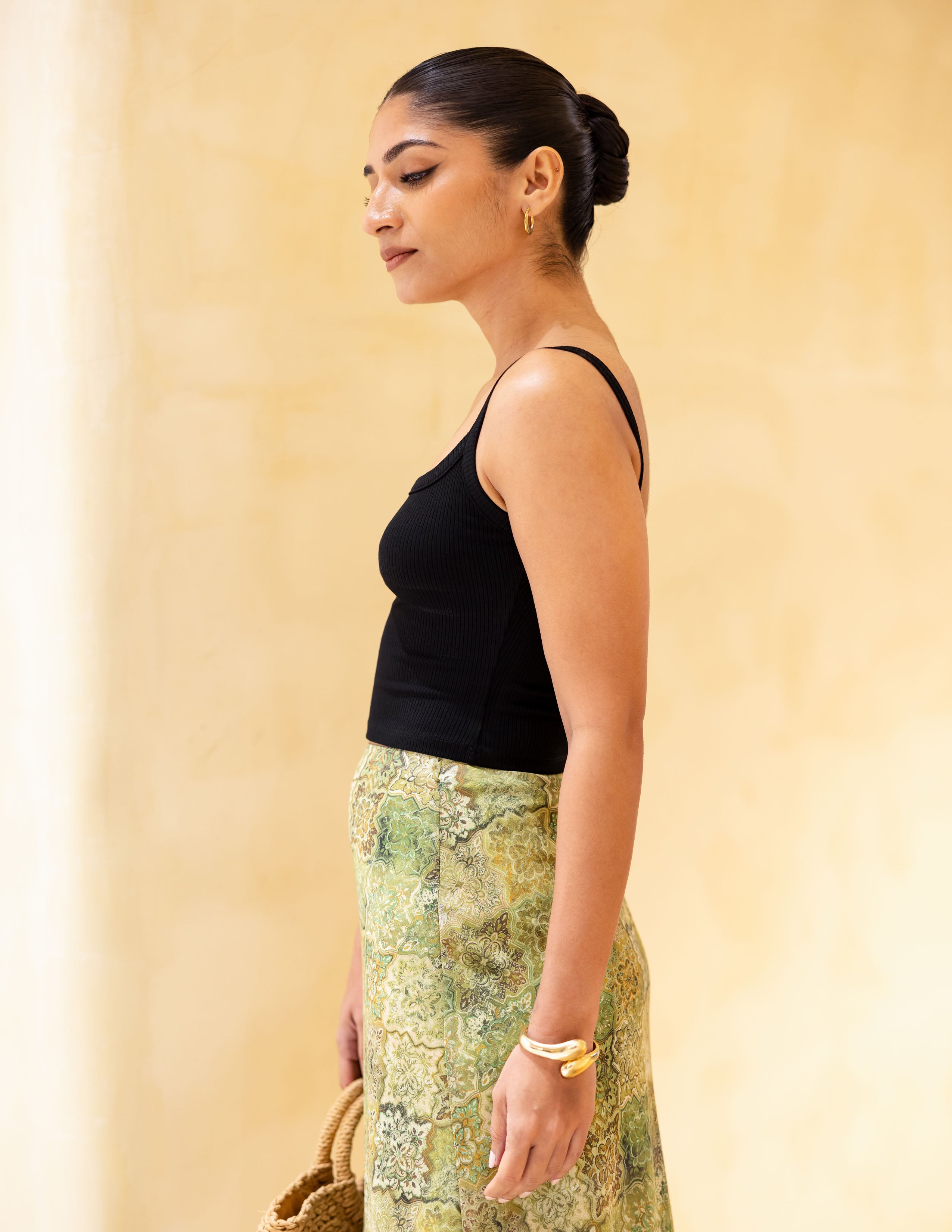 Scoop Neck Sleeveless Fitted Top