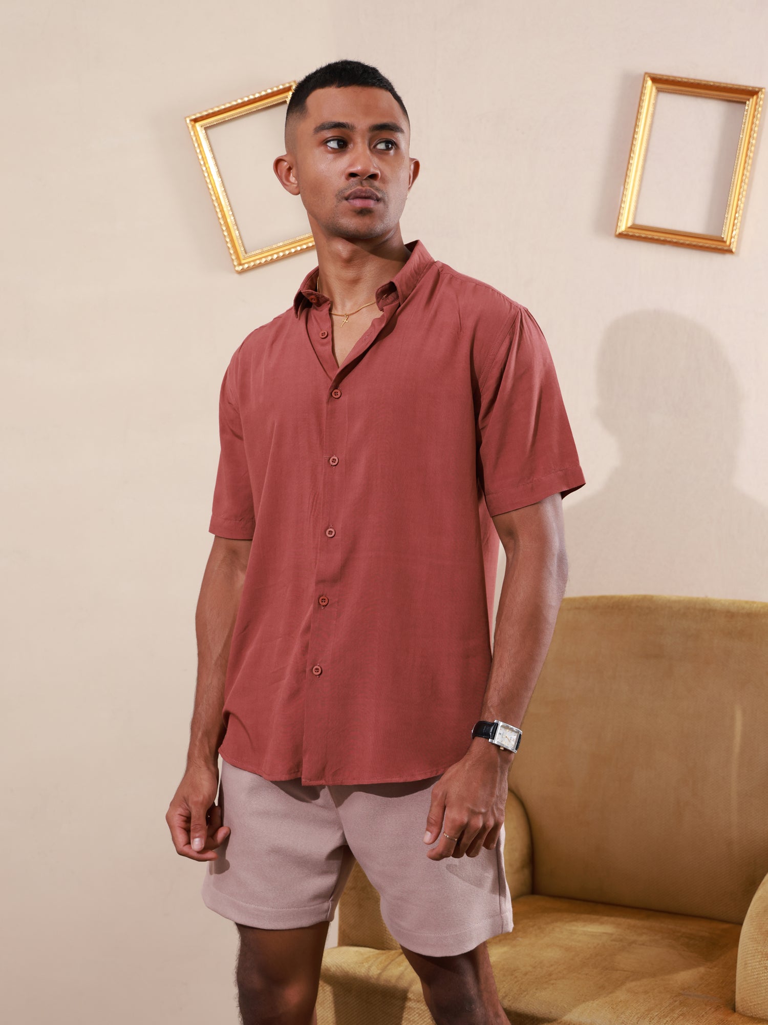Short sleeved regular collar shirt