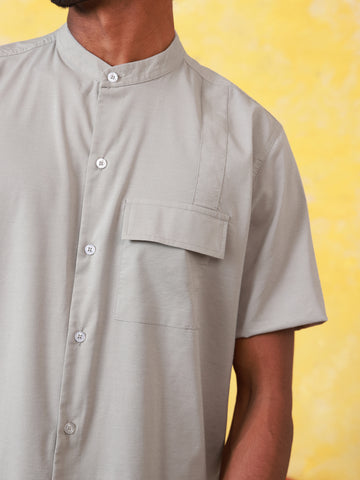 Front panel with flap pocket detailed shirt