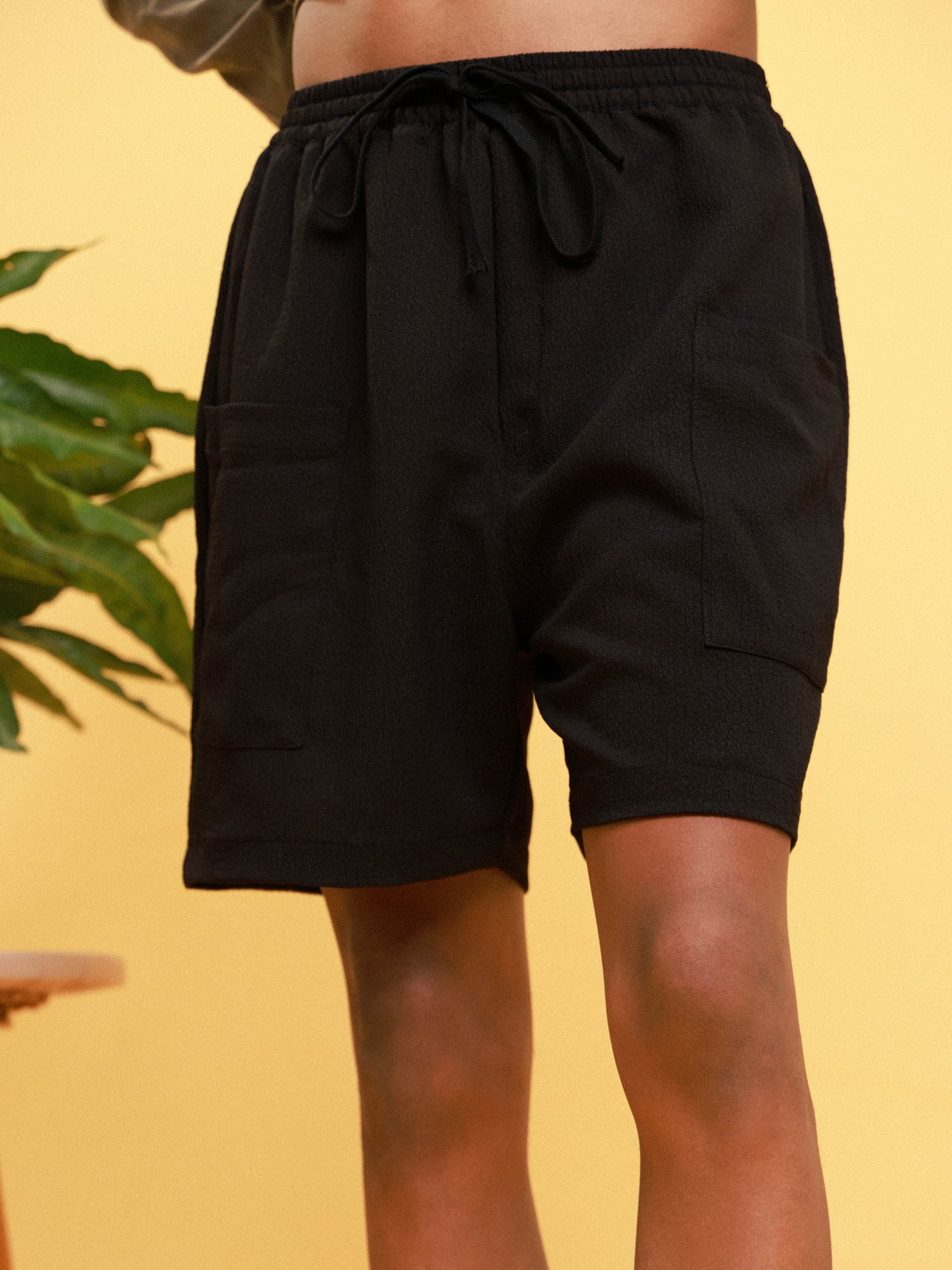 Pocket detailed drawstring short