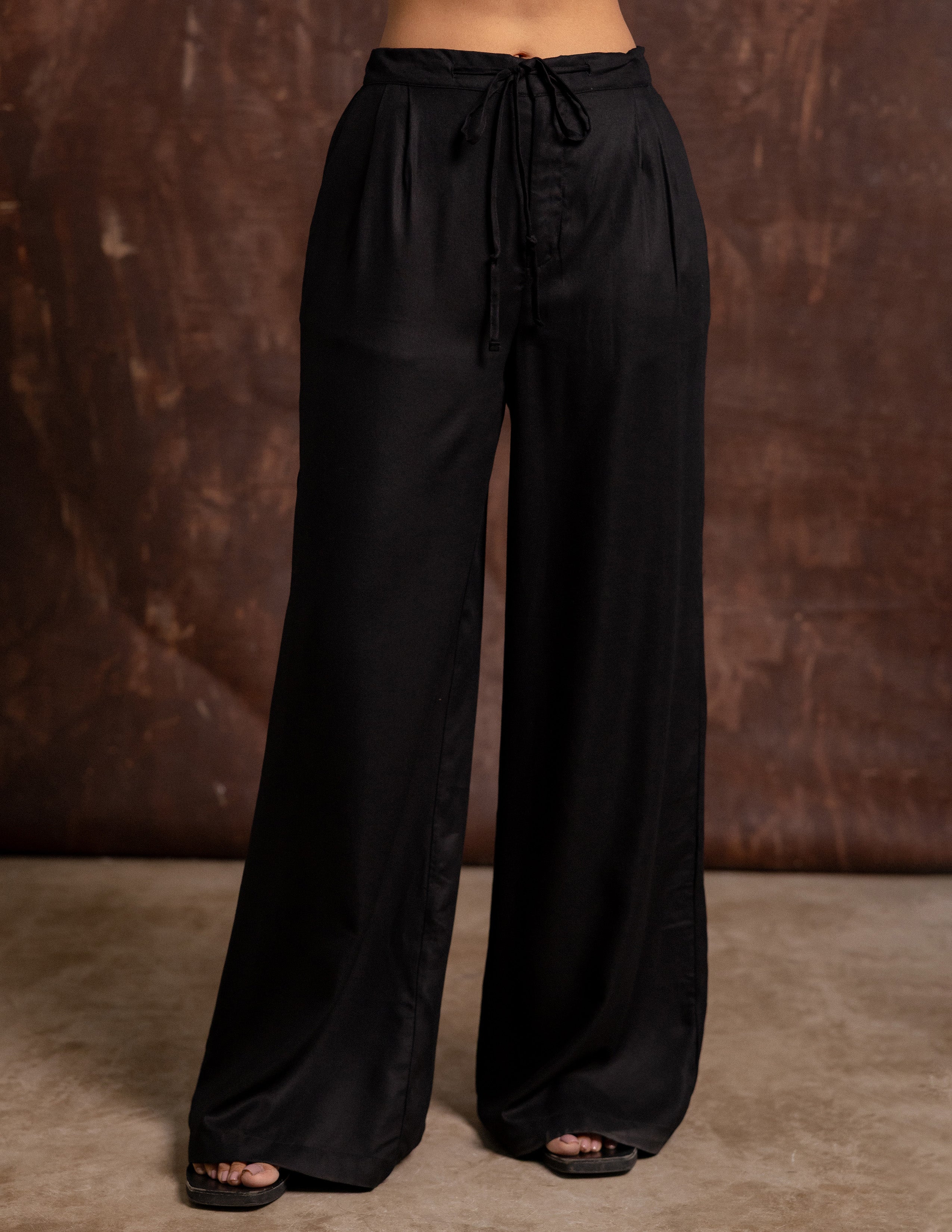 Tie Up Detailed Wide Leg Pant