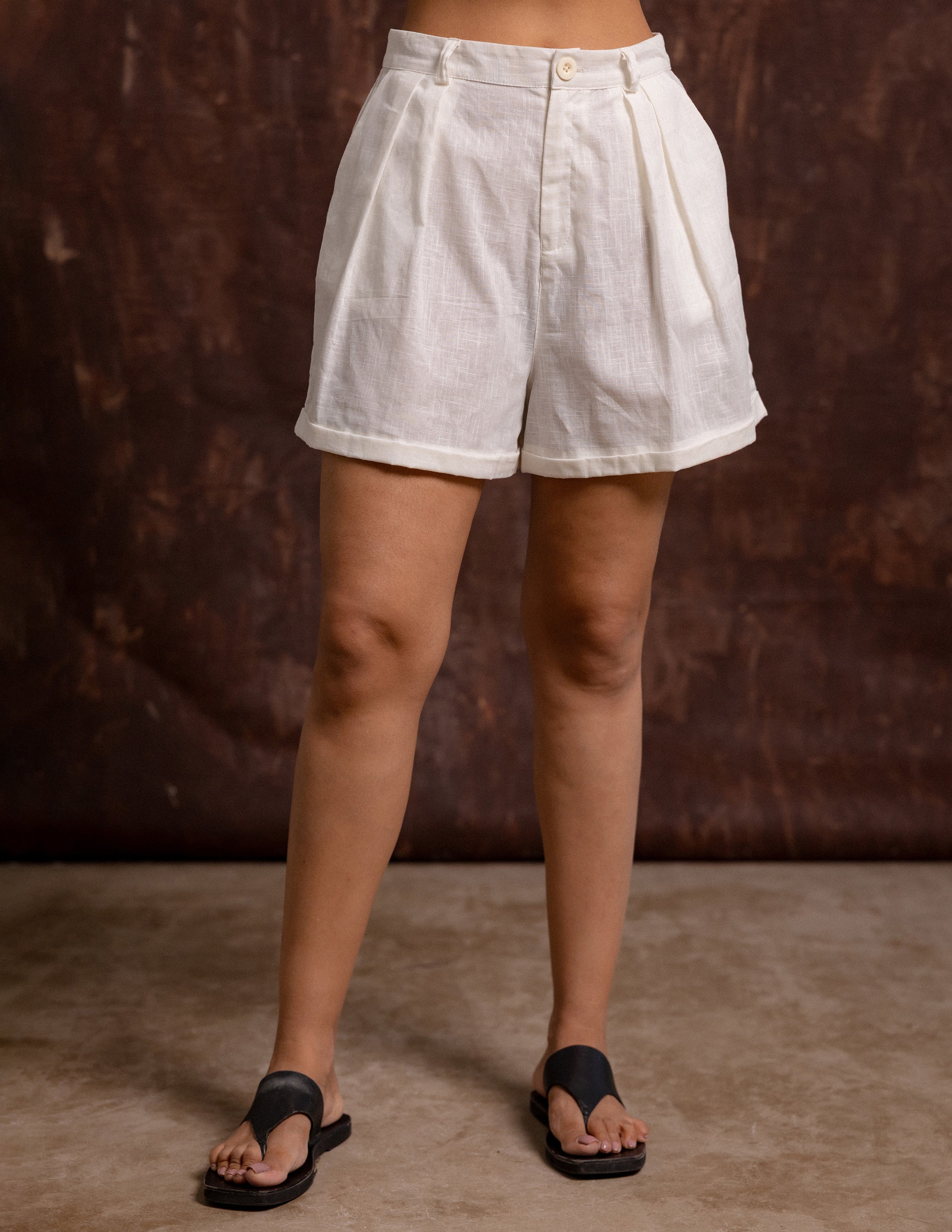 Button Detailed Pleated Short