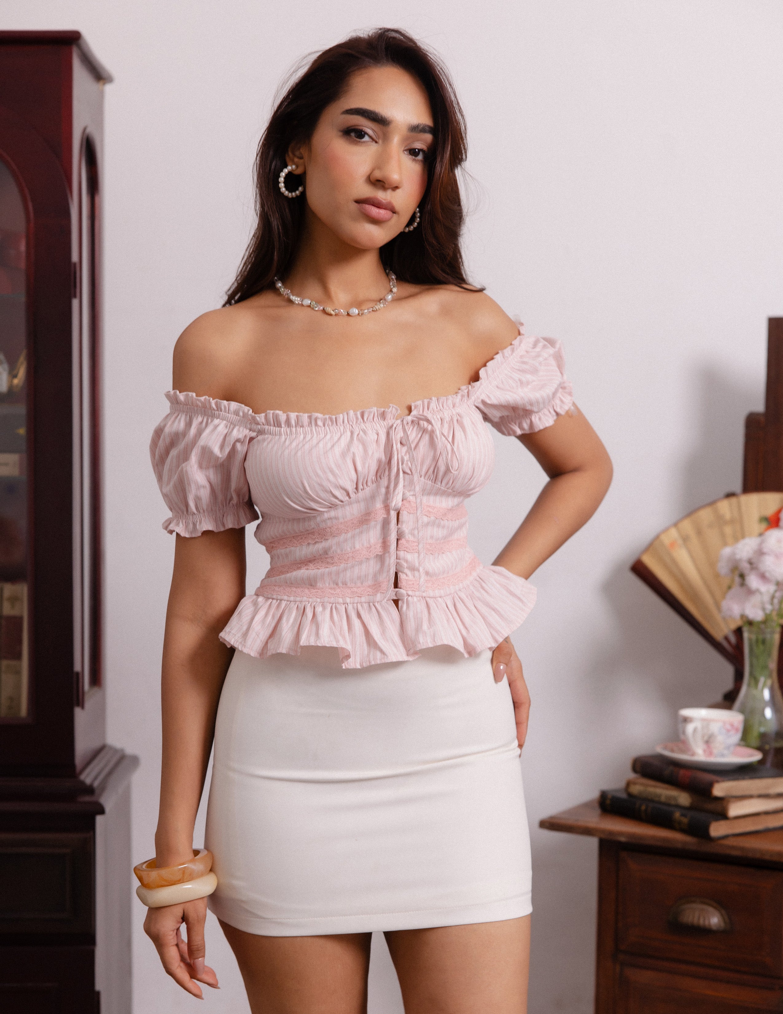 Lace Detailed Puff Sleeved Front Tie Up Top