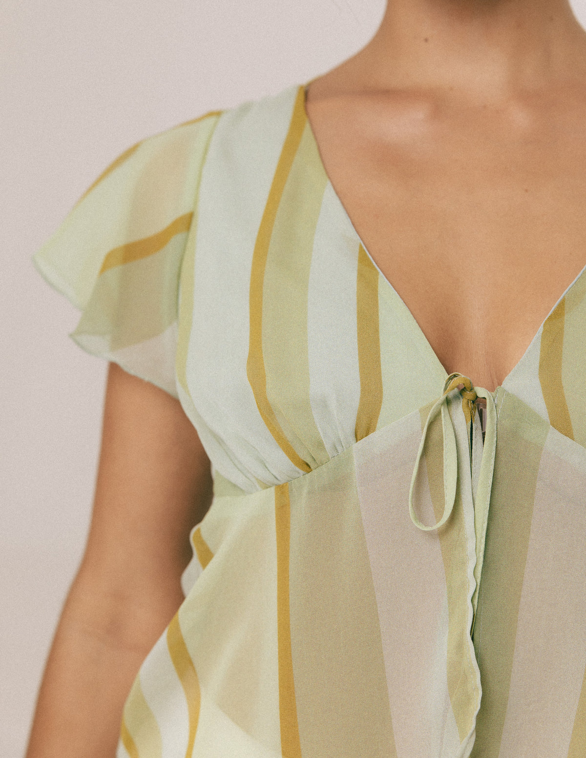 FRONT TIE UP V NECK FRILLED TOP