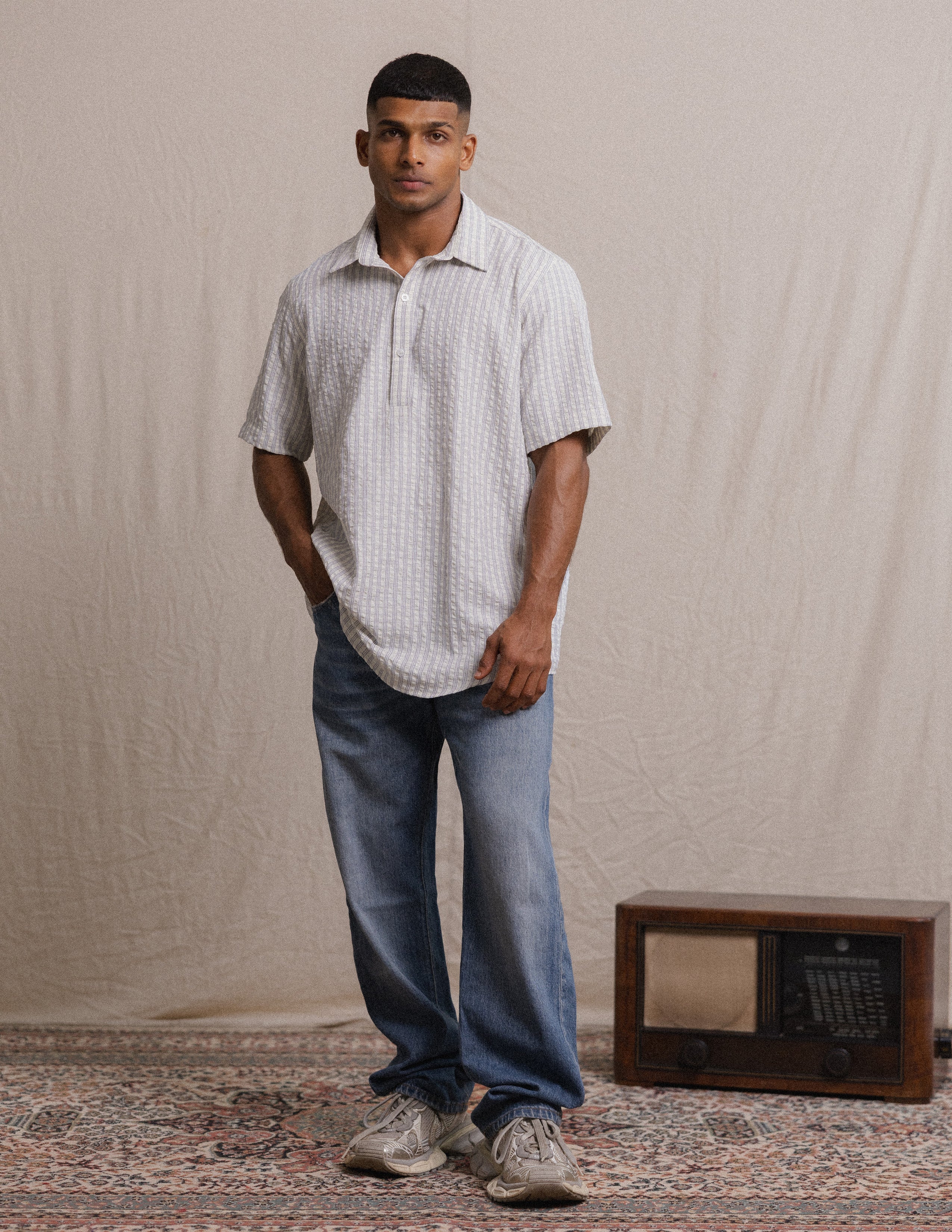 Half placket short sleeve shirt