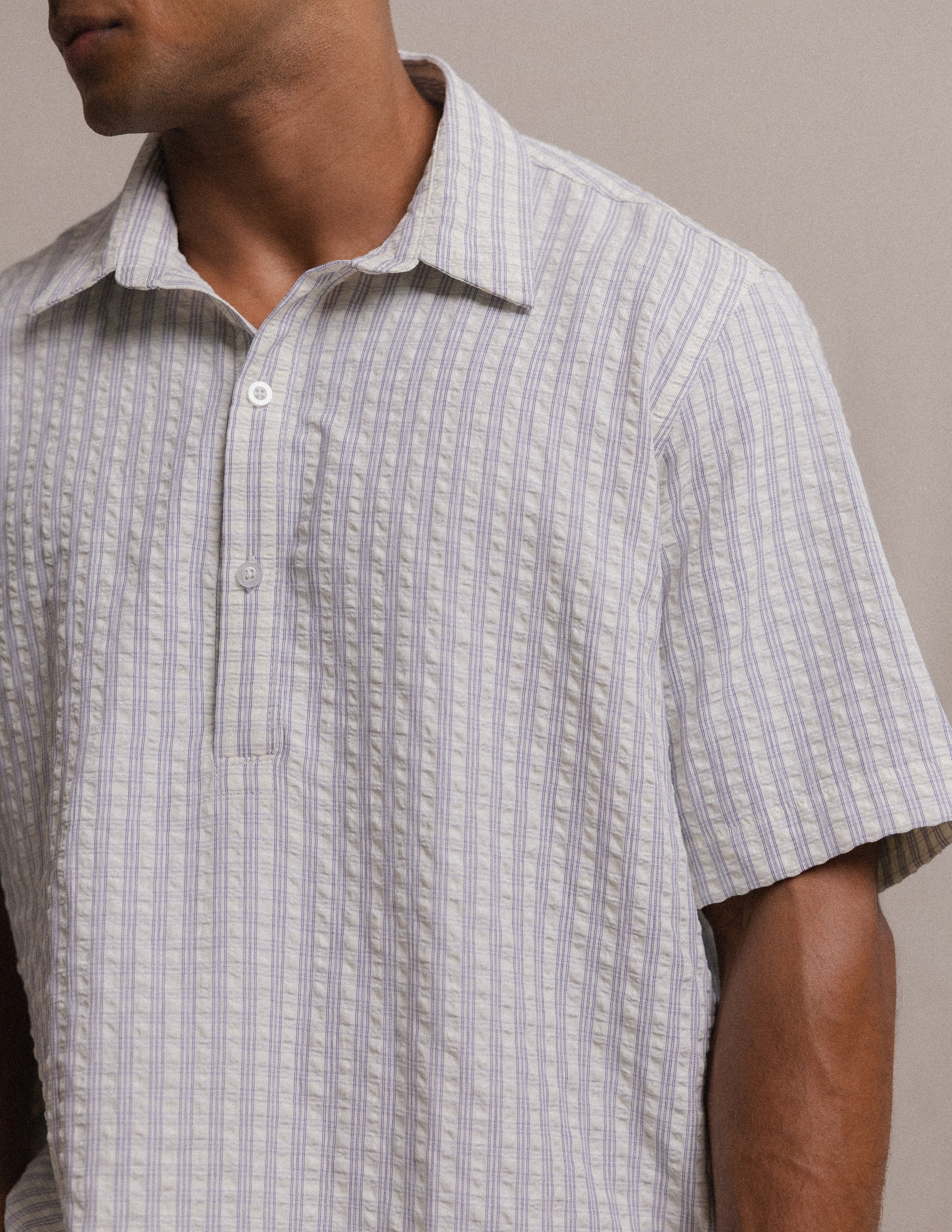 Half placket short sleeve shirt