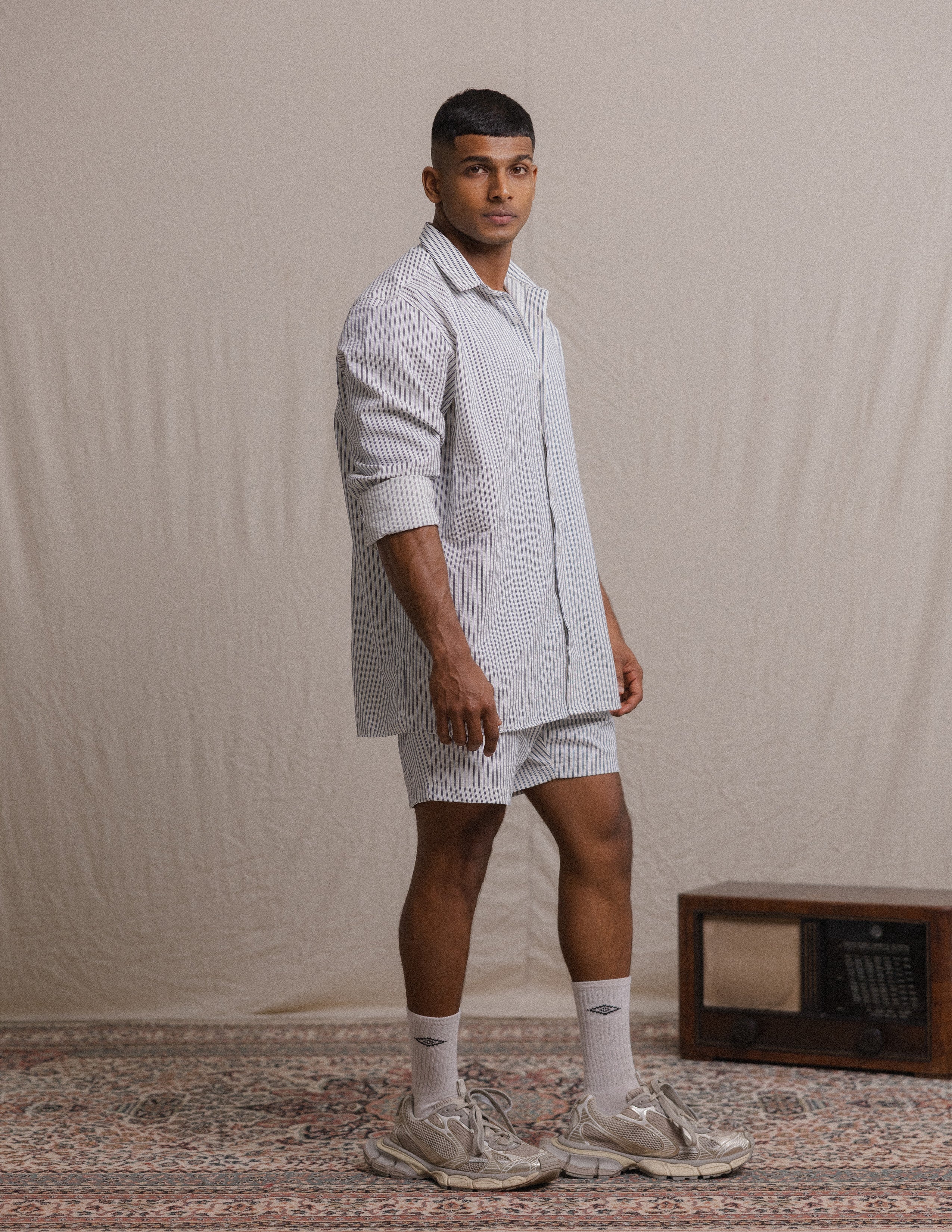 Center back pleat loop detail shirt
