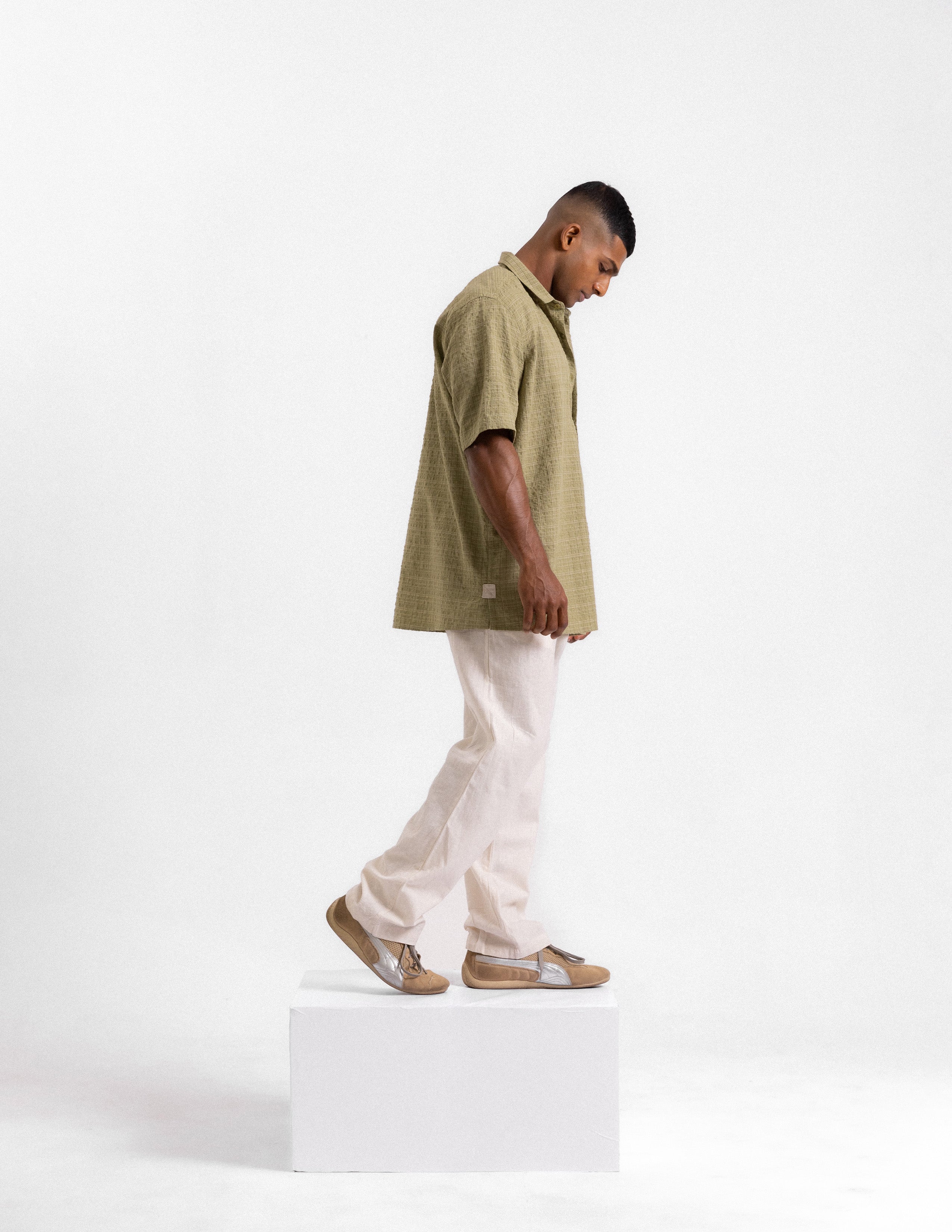 Patch detail short sleeve shirt