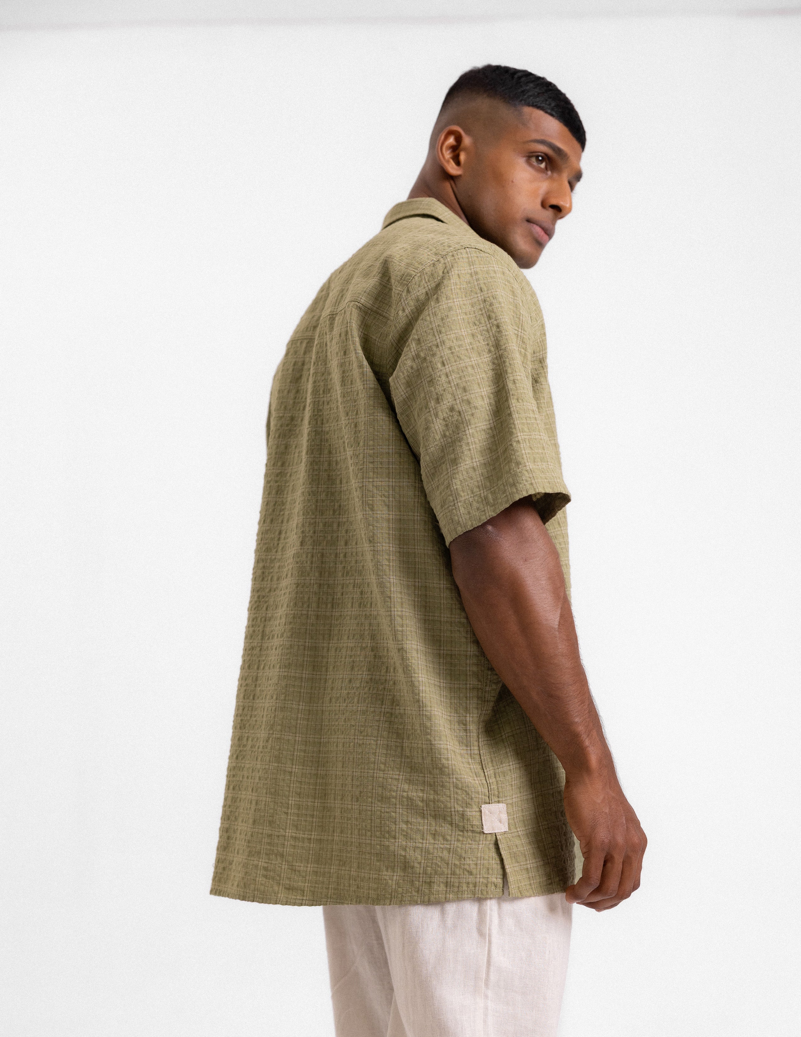 Patch detail short sleeve shirt