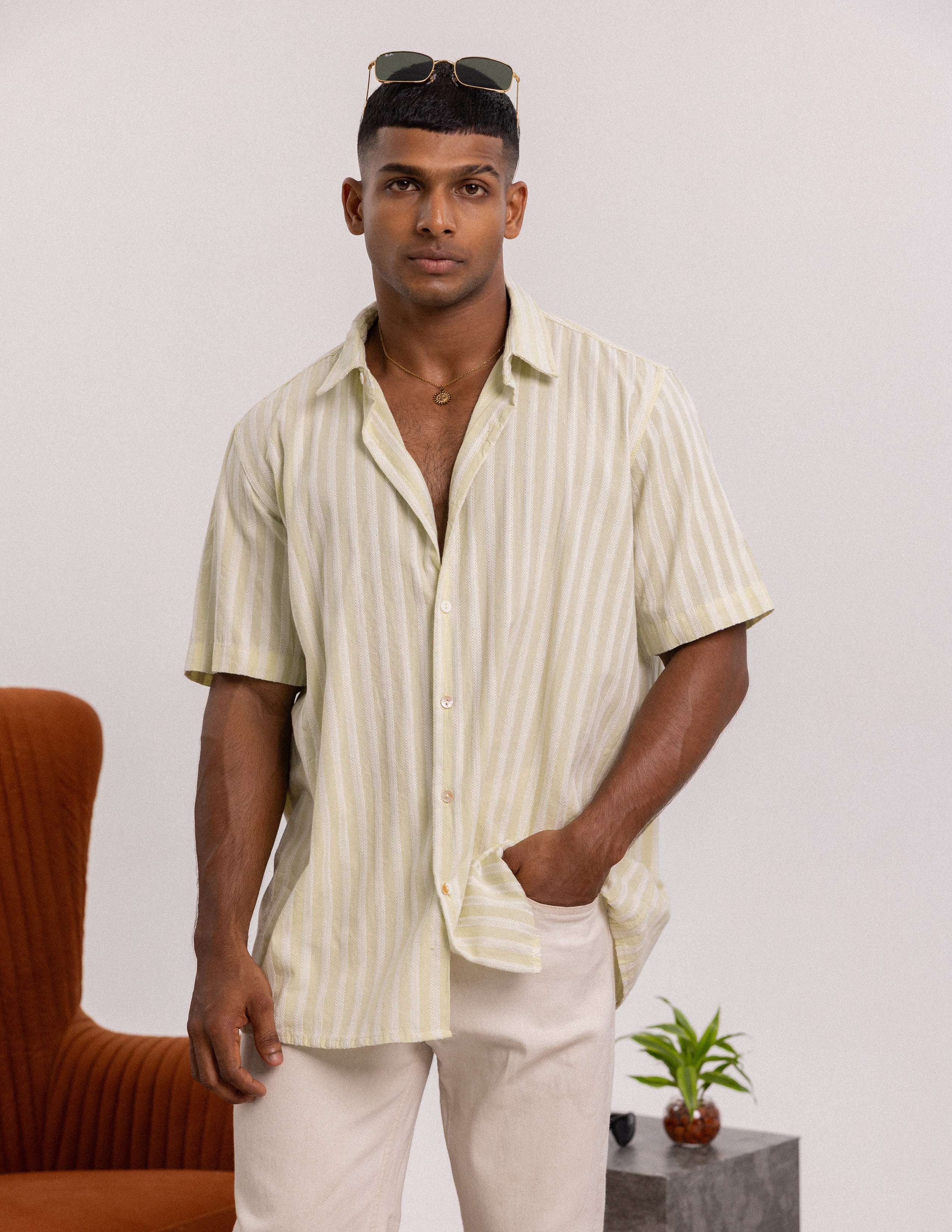 Center back loop detail short sleeve shirt