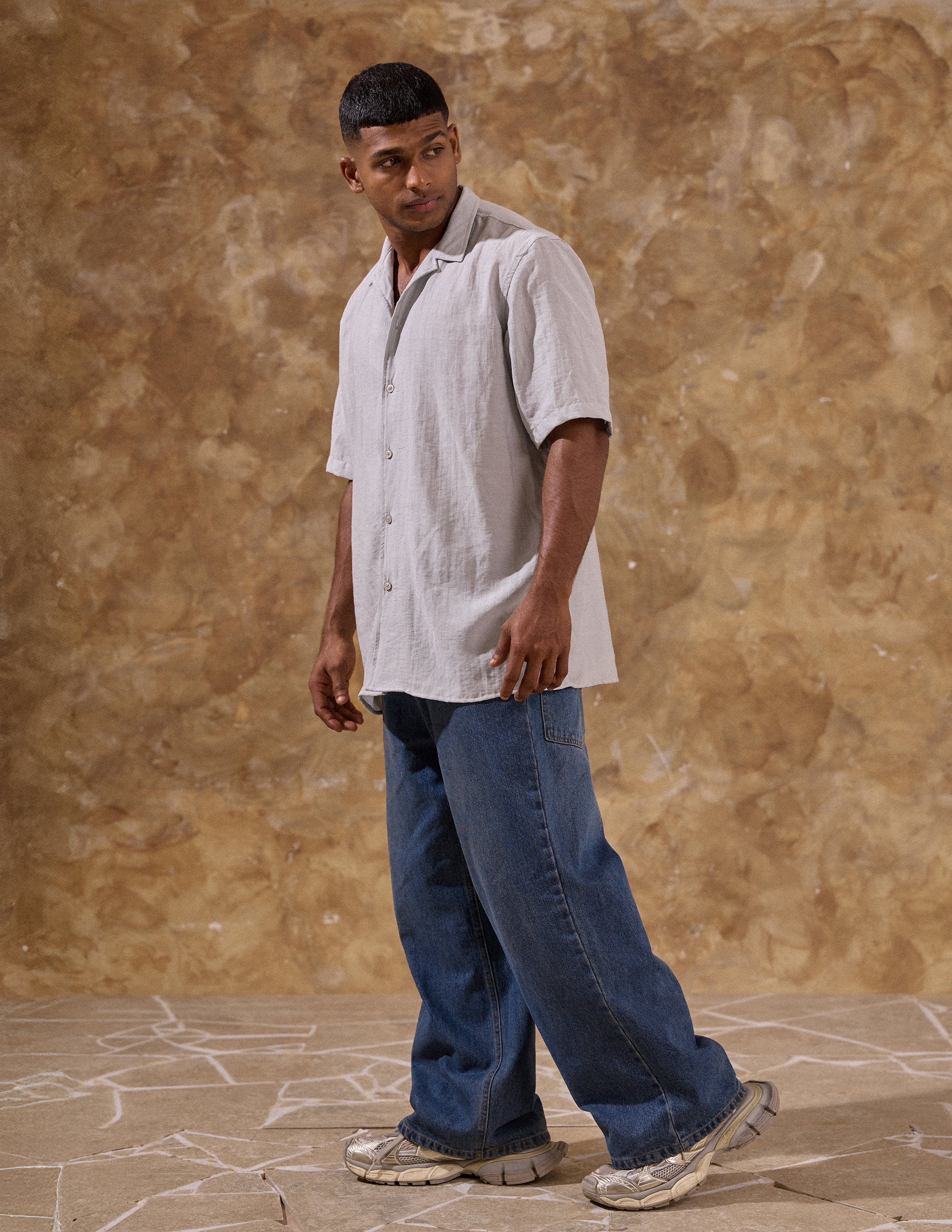 Center back loop detail shirt