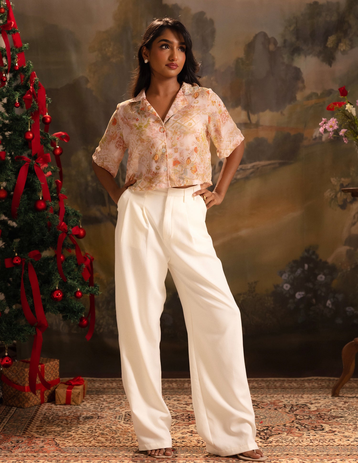 Collar Detailed Short Sleeved Cropped Top