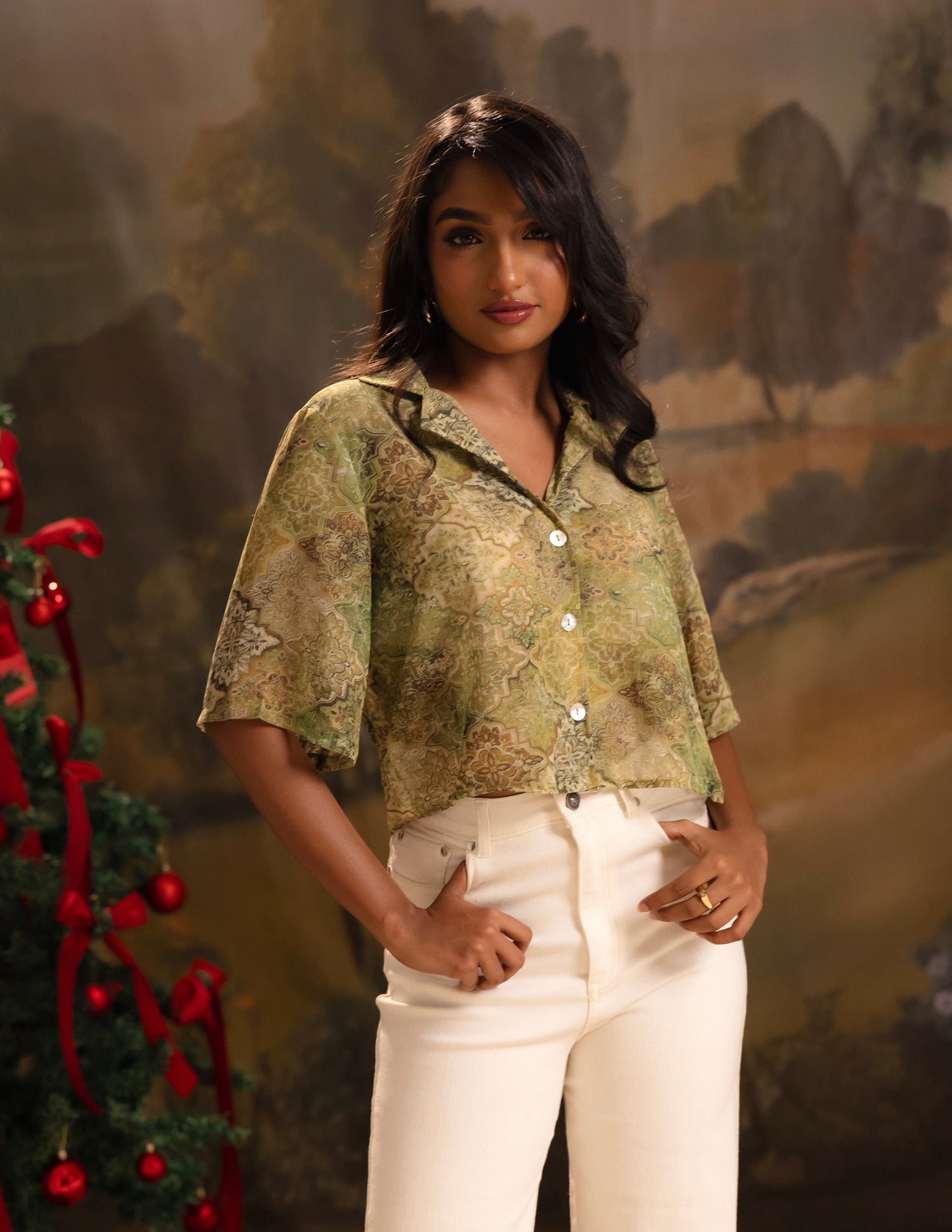 Collar Detailed Short Sleeved Cropped Top