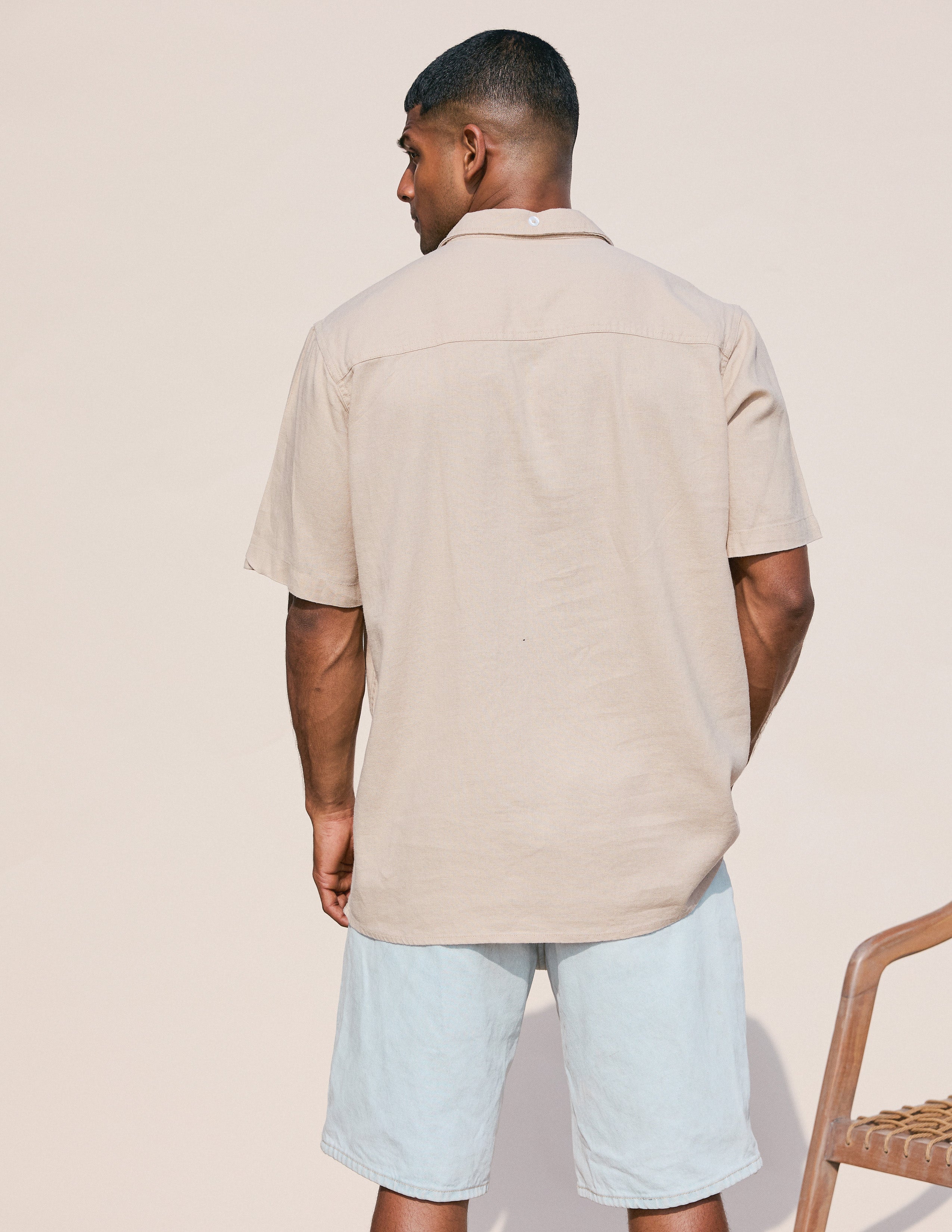 Center back collar button detailed shirt